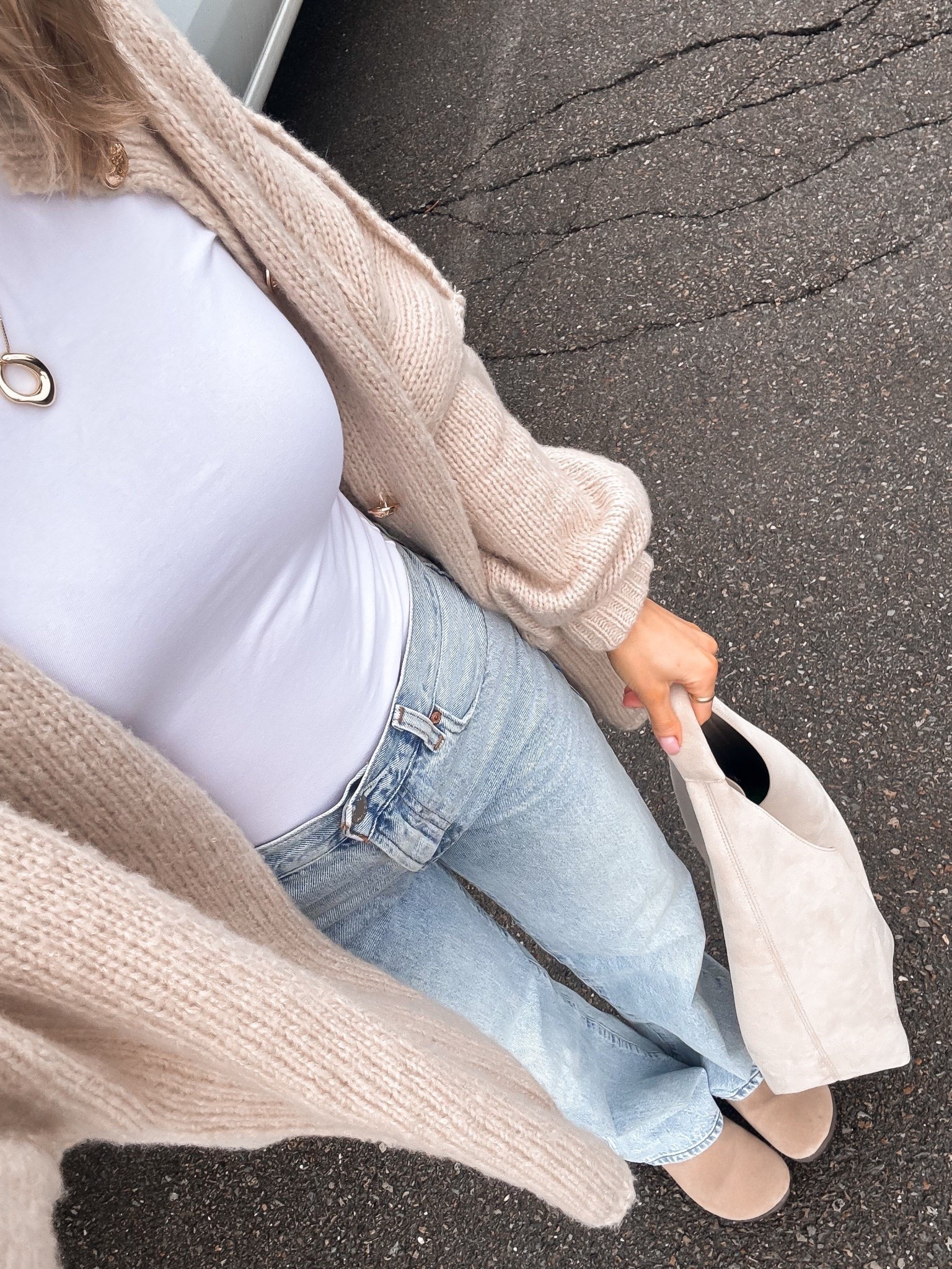 Casual OOTD 🫶🏼  My fav Tee & jeans with a cozy Amazon sweater! (Xs top, 25 jeans) 
ALSO.. THIS BAG from Abercrombie, it’s so beautiful, comfortable on your shoulder & large enough for all the things!  

 

#LTKSeasonal #LTKSaleAlert #LTKStyleTip