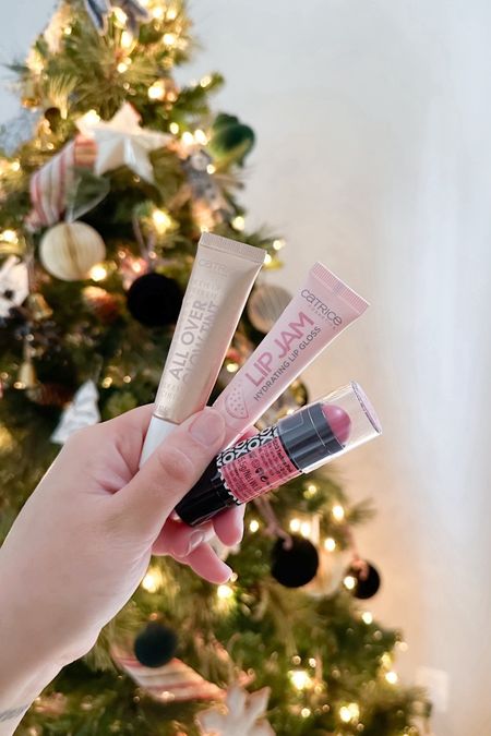What everyone really wants for Christmas…Catrice Cosmetics ✨


Love these tint, cheek balm, and lip balm from Catrice Cosmetics - they’re sure to make anyone excited for the holiday season. 

#LTKGiftGuide #LTKHoliday #LTKbeauty