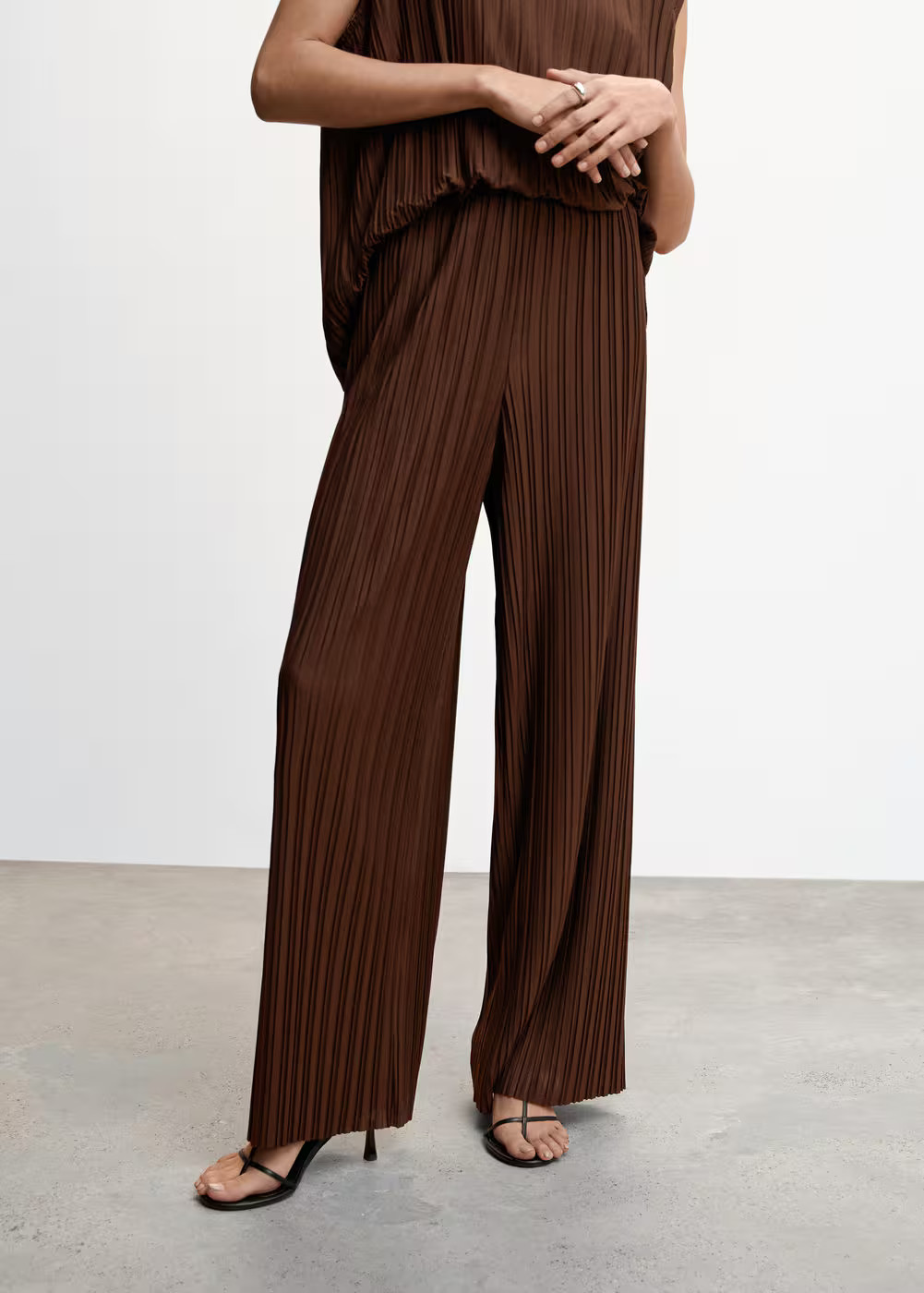 Pleated palazzo trousers | MANGO (UK)