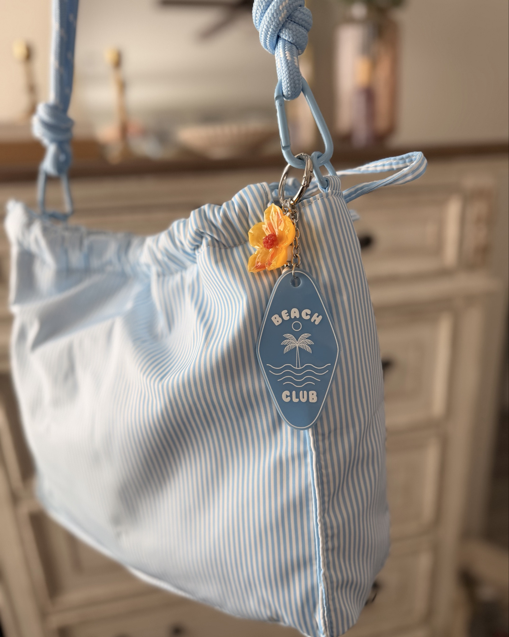 This Walmart purse is giving coastal summer vibes 💙🐚
The blue stripe, scrunch handle, and little beach charm are the cutest details. Perfect for everyday errands or a beach day. Linked on my LTK!

#LTKstyle #LTKfinds #walmartfashion #coastalstyle #summerbag #affordablefashion #walmartfinds 

#LTKootd #LTKSpringSale