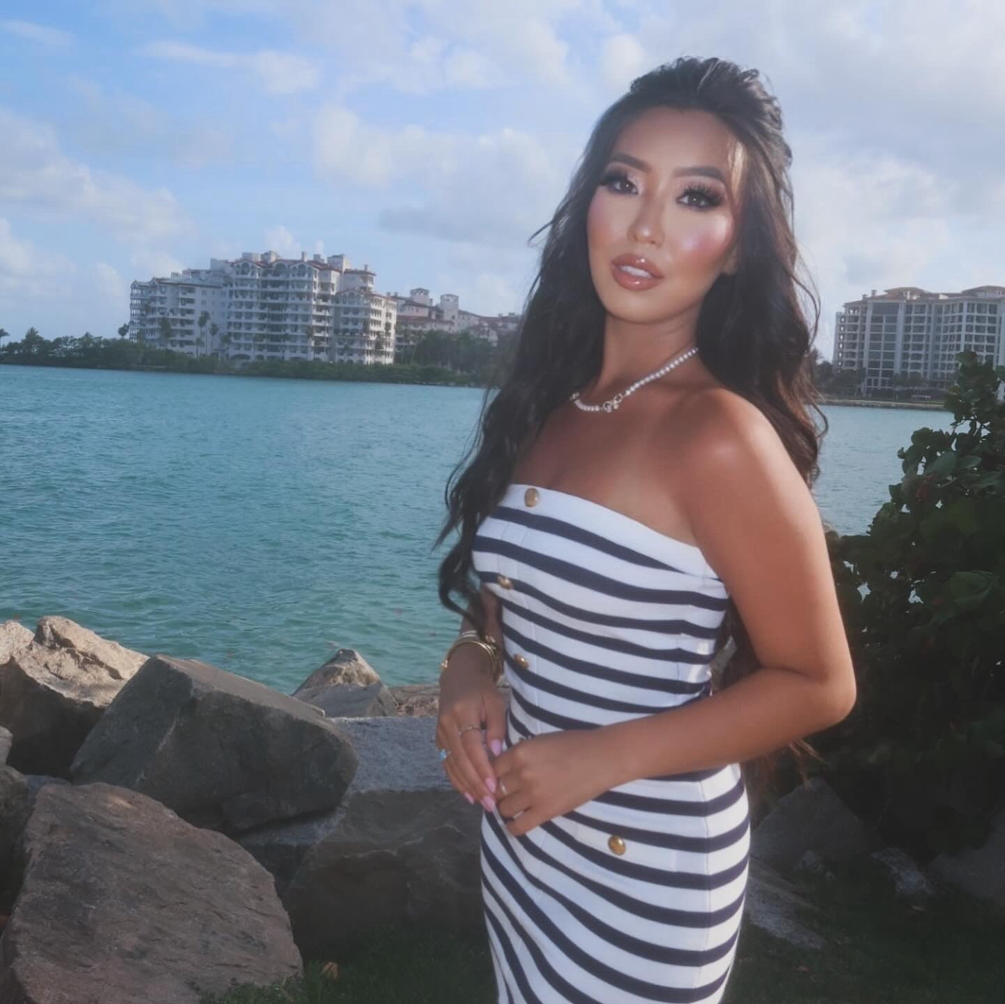 perfect dress for the summer and by the beach! so flattering on🌊❤️
