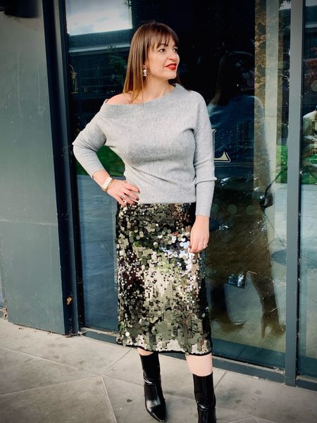 Knitted jumper & sequin skirt 

Wearing petite size jumper & regular skirt for the petite & regular collection 


#LTKfindsunder100 #LTKmidsize #LTKSeasonal