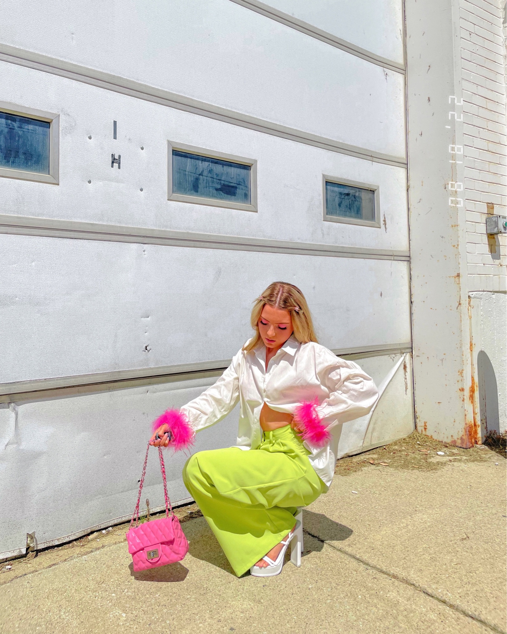 a little feather moment 🤌🏼💅🏼💗💚✨ @boohoo #boohoobabes

#LTKstyletip #LTKunder100 #LTKsalealert