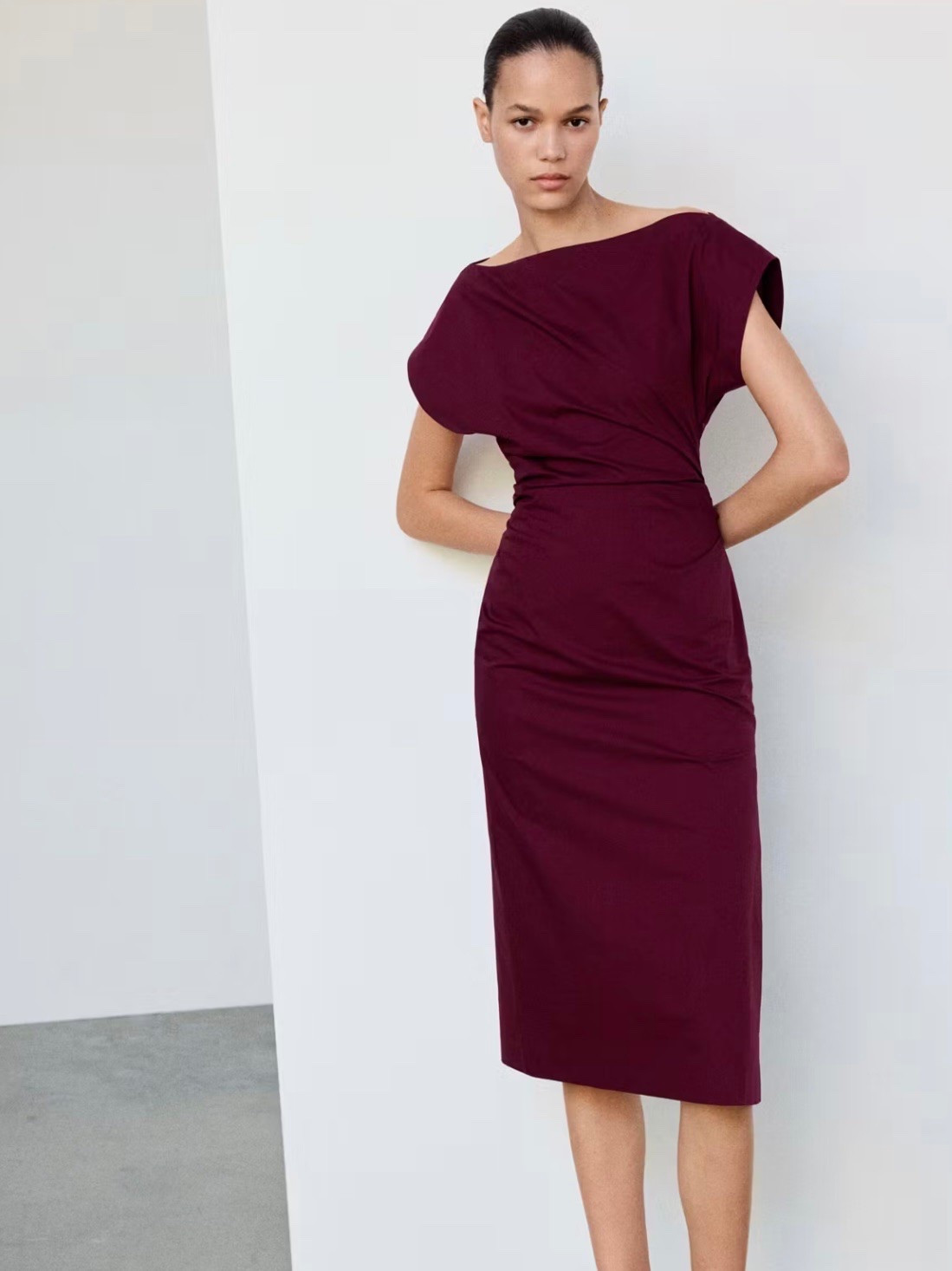 Burgundy is having a moment 🍷 This draped midi dress is such an effortless way to wear one of fall’s richest shades. Minimal styling needed.

#LTKeurope #LTKautumn #LTKdresses