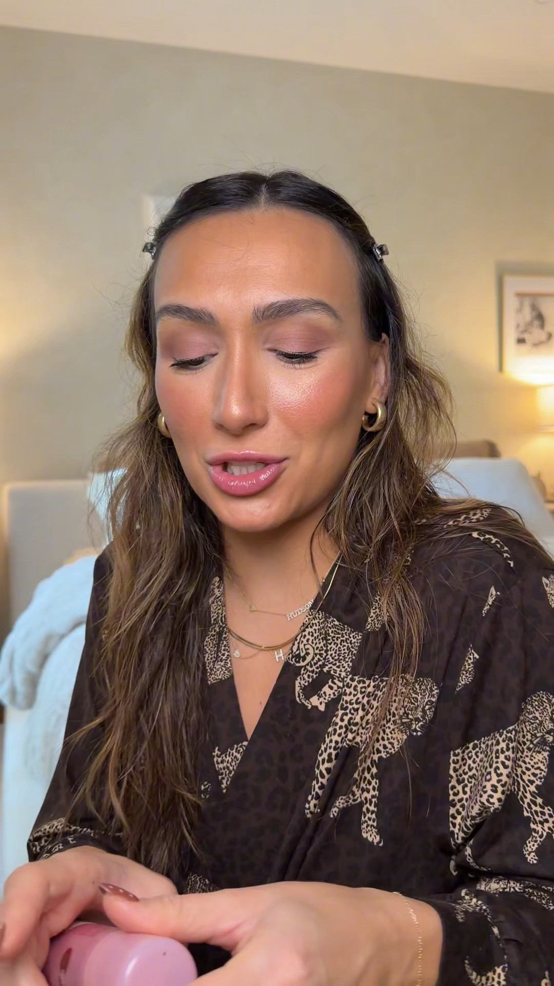 Shades:

Medium in Innbeauty, 100 in bronzer powder, sunbed in bronzing stick, teacup in blush, bronze 03 in glazing milk, 80m eyeshadow base with 22m at crease and 20s at lid! 34 in lip balm and ethereal in highlighter