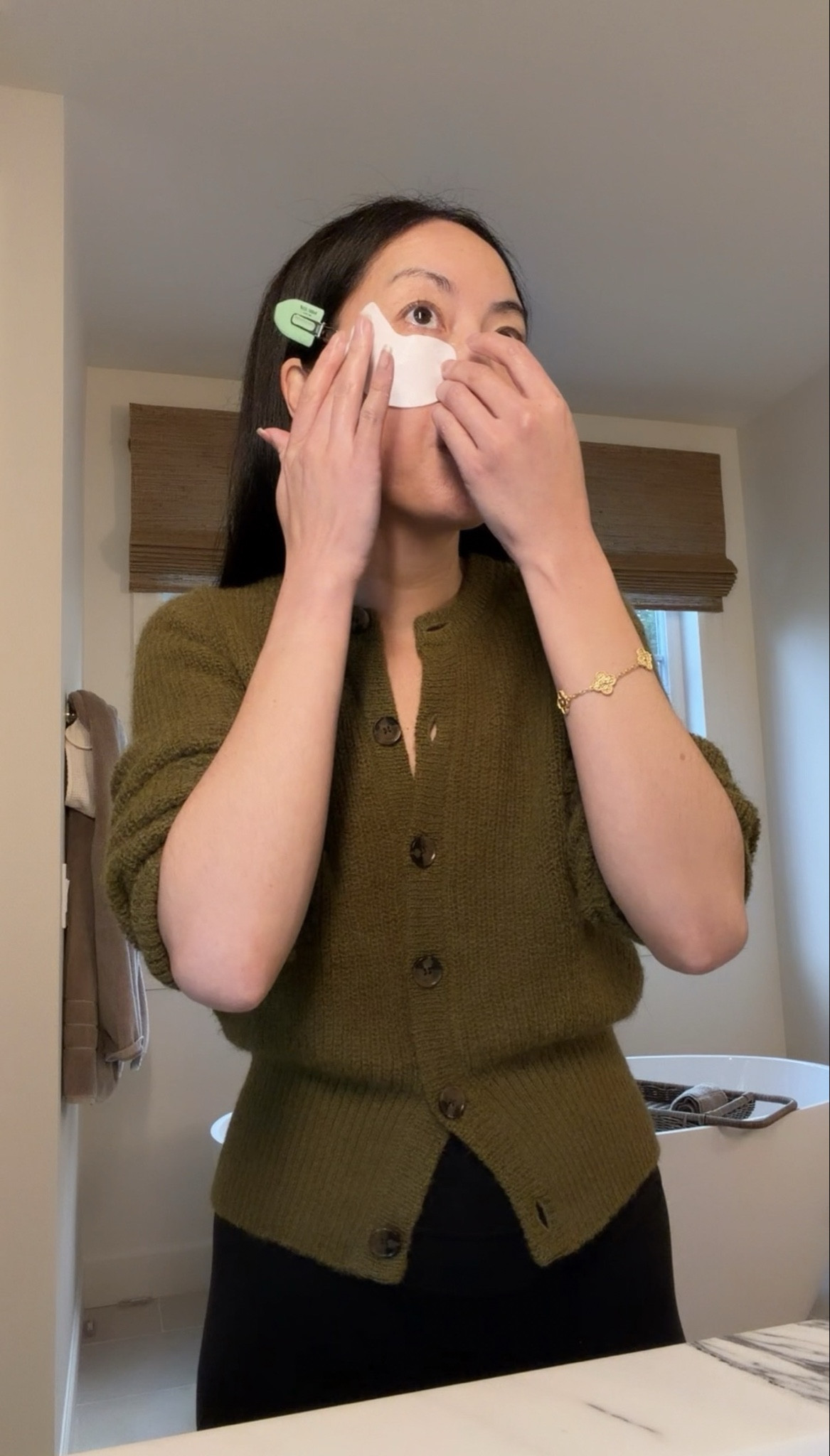 If you need a gift idea for some girlfriends, buy a box of packets and wrap up several of these packets as a little stocking stuffer!

#eyemask
#skincareroutine
#cleanbeauty
#Shiseido
#winterskincareroutine

#LTKGiftGuide #LTKFindsUnder100 #LTKHoliday