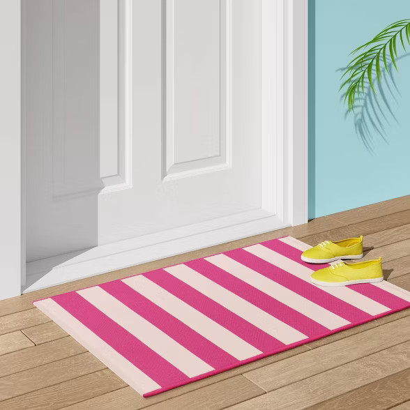 2'x3' Indoor/Outdoor Reversible Scatter Pink - Sun Squad™ | Target