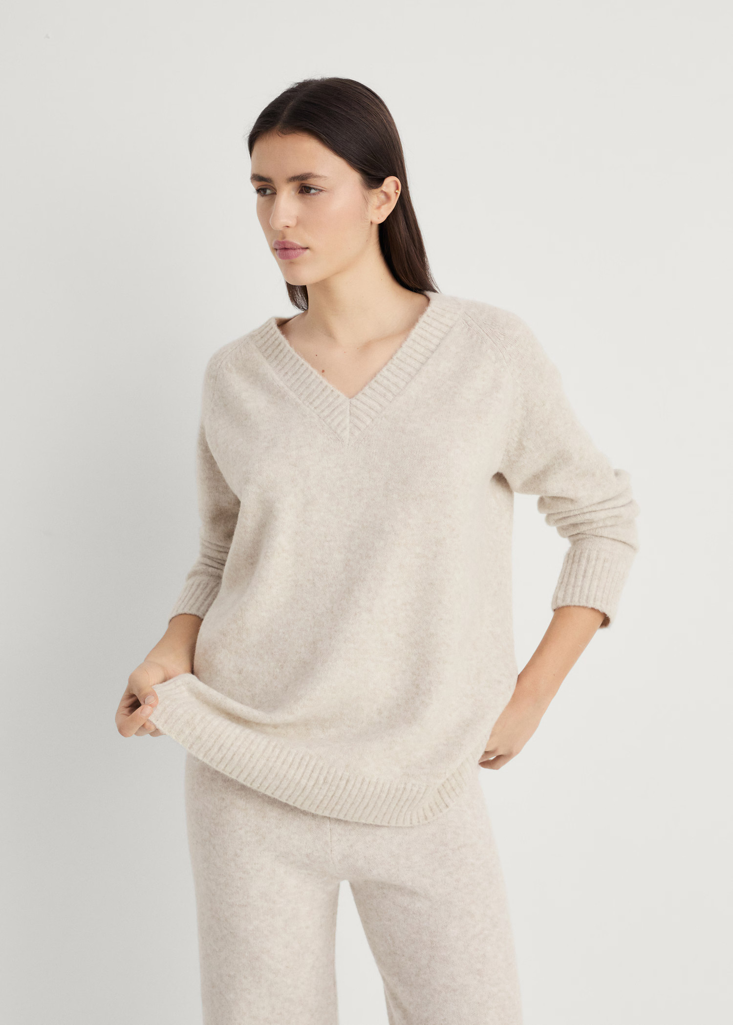 V-neck plain knit sweater - Women | MANGO United Kingdom | MANGO (UK)
