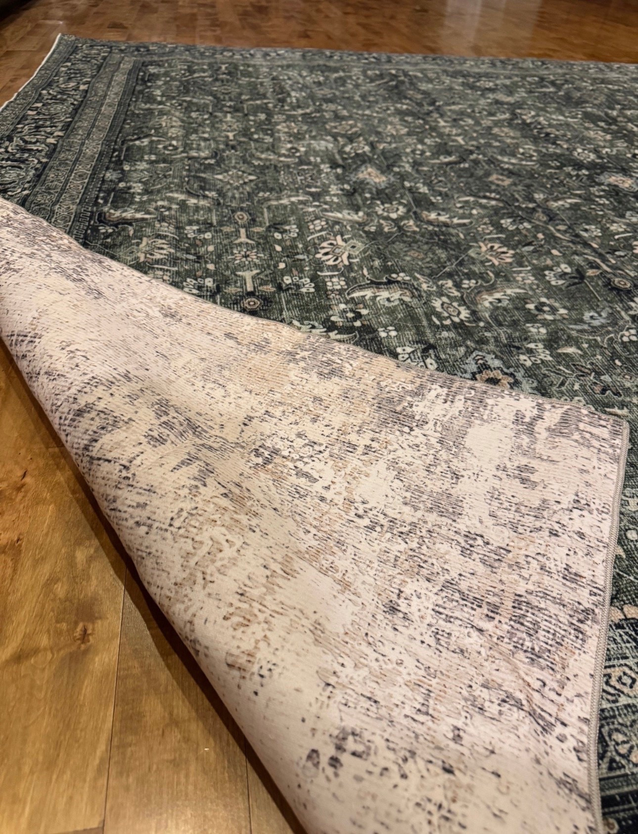 Reversible rug? Yes please. 🤍

#LTKHome #LTKU #LTKOver40