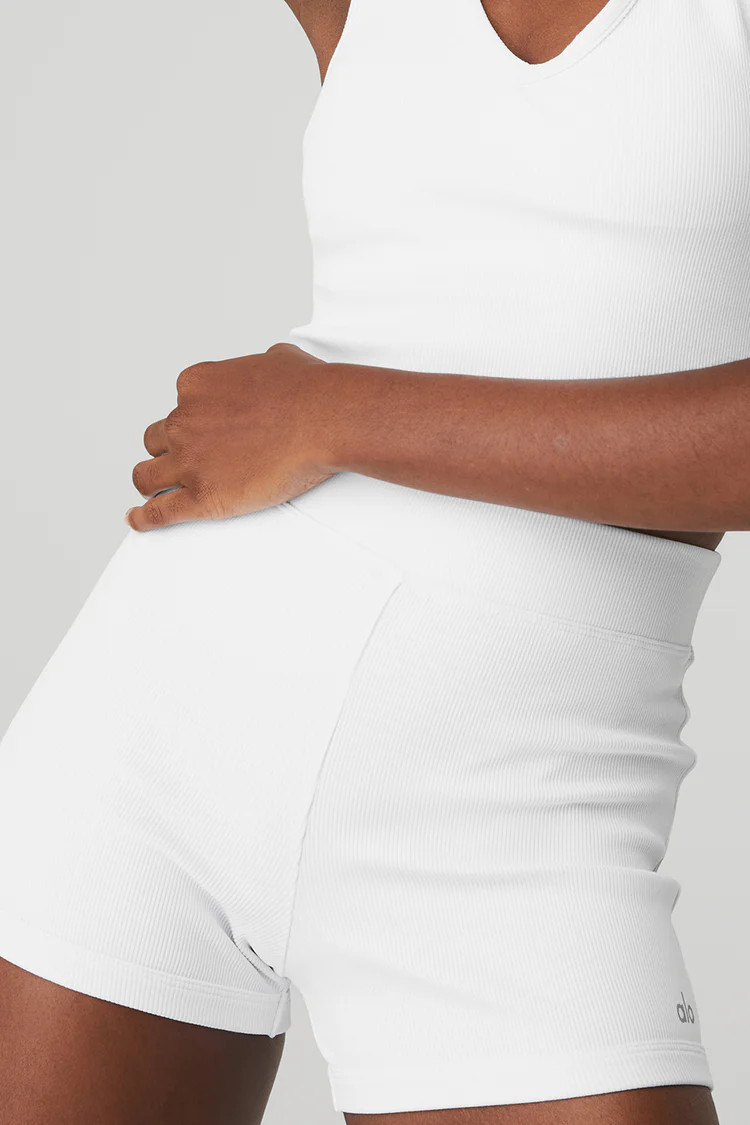 Goddess Ribbed High-Waist Hot Short | Alo Yoga (US)