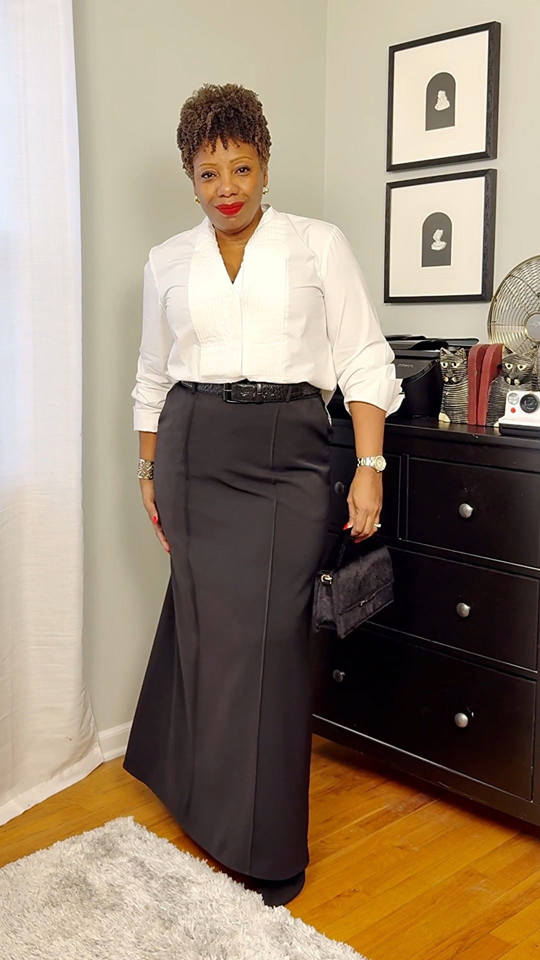 Classic staples + one red lip.
That’s enough.
Fenty Beauty “The MVP”
H&M shirt
Amazon skirt
Amazon sunnies
H&M bag
#MinimalStyle #ClassicStyle #Over40Style #MidsizeStyle #TimelessWardrobe

#LTKOver40 #LTKMidsize #LTKBeauty