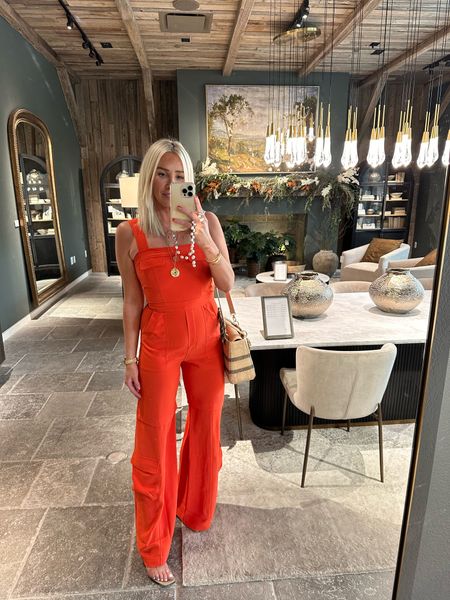 The CUTEST jumpsuit! I’m in a medium for reference 