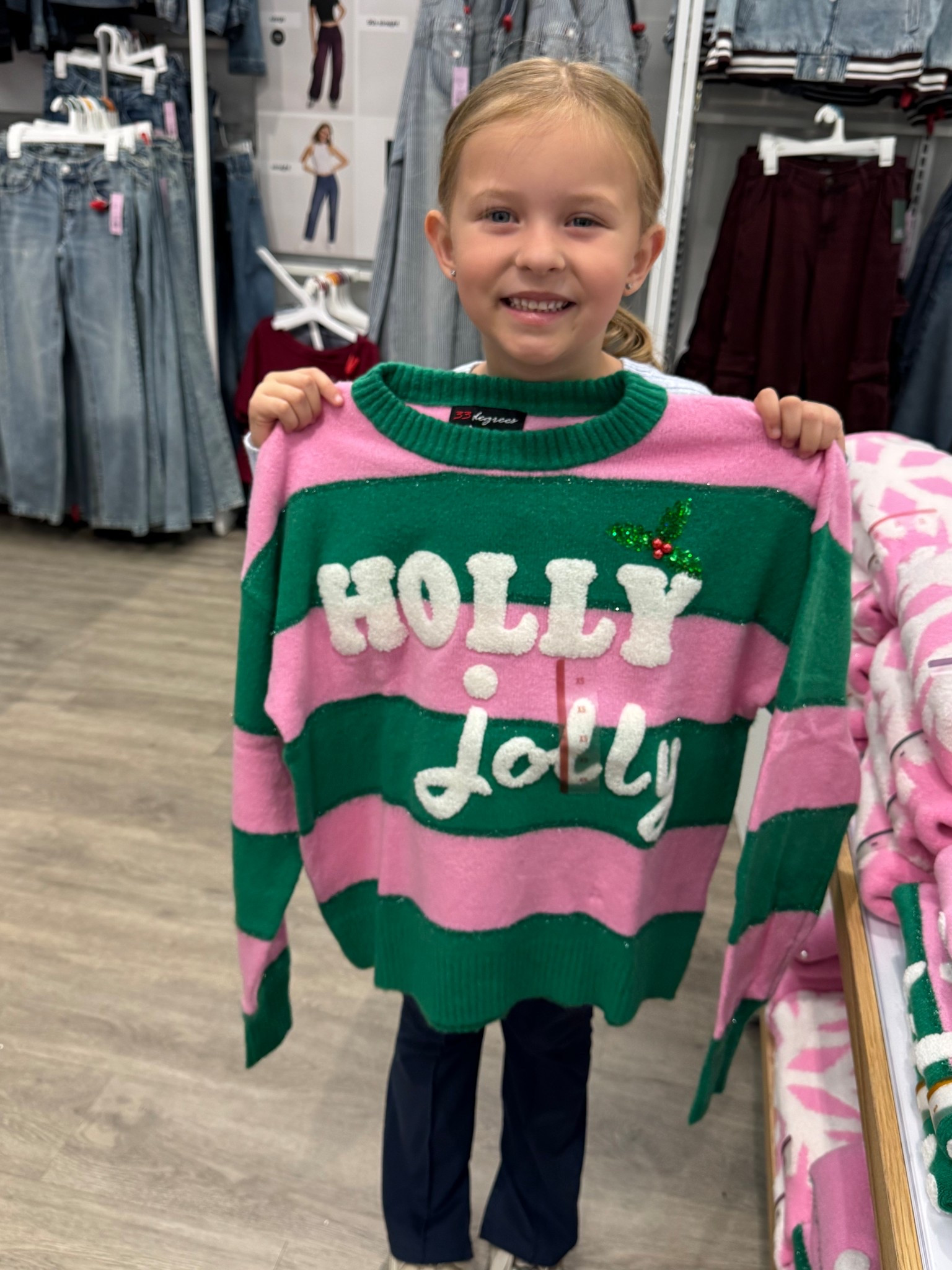 The CUTEST oversized sweater! 

#hollyjolly
#christmas 
#holiday
#sweater 
#target 


#LTKHoliday