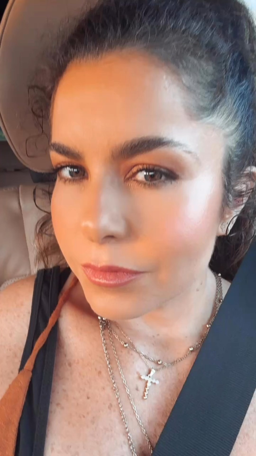 Every time I were this makeup look people asks me what did I use. Here is the product breakdown. 