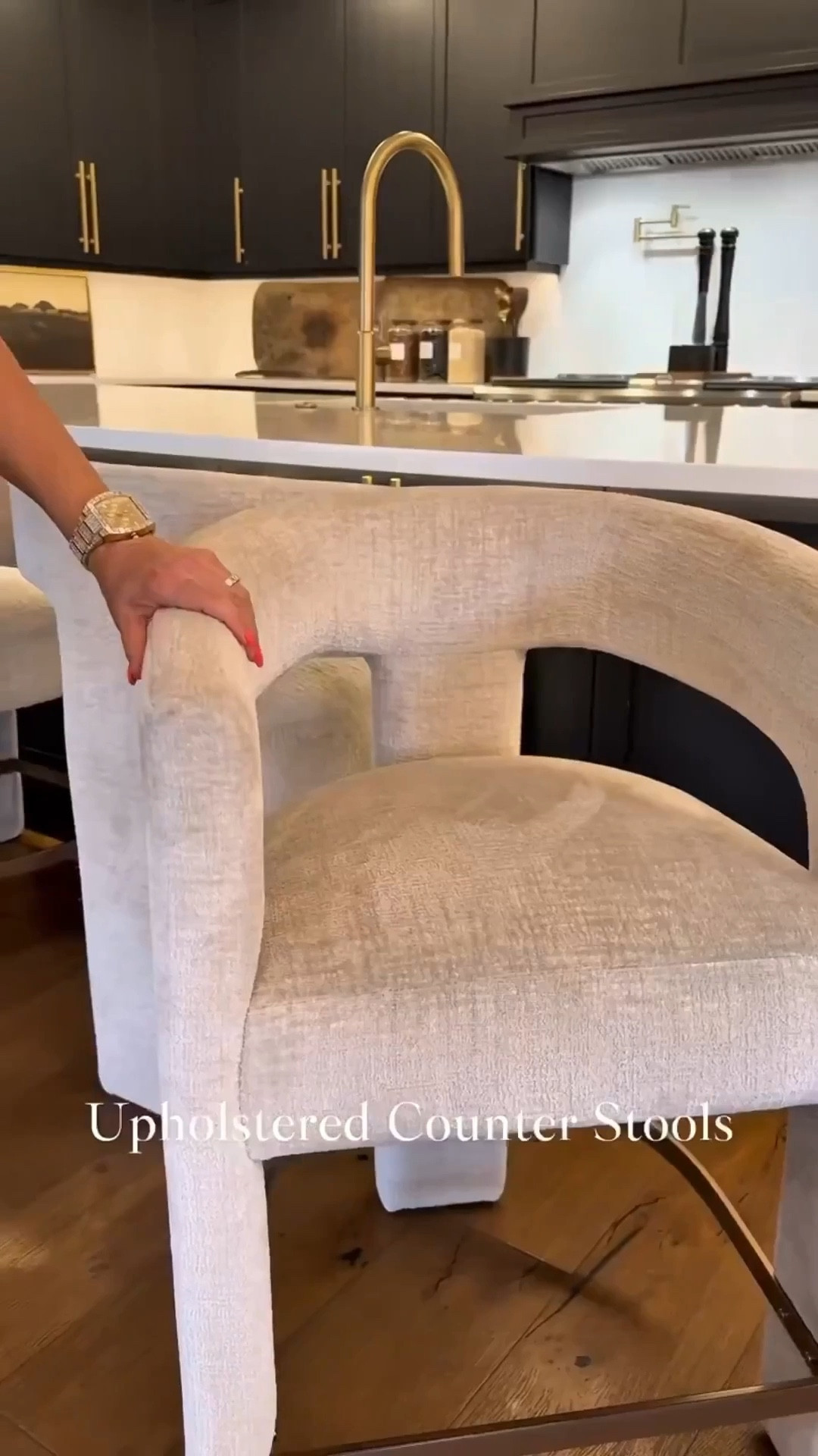 A few of my Amazon favorites… and yours too! 🖤 Dining chairs, counter stools, that spa jet you all loved, and some kitchen go-tos I use all of the time. ❤️

#amazonfavorites #amazonhomefinds #modernhome #diningchairs #counterstools #kitchenessentials #bathroomupgrade #homeonabudget #amazonmusthaves #amazonstyle


#summerthompsonstyles


#LTKvlog #LTKHome #LTKdayinmylife