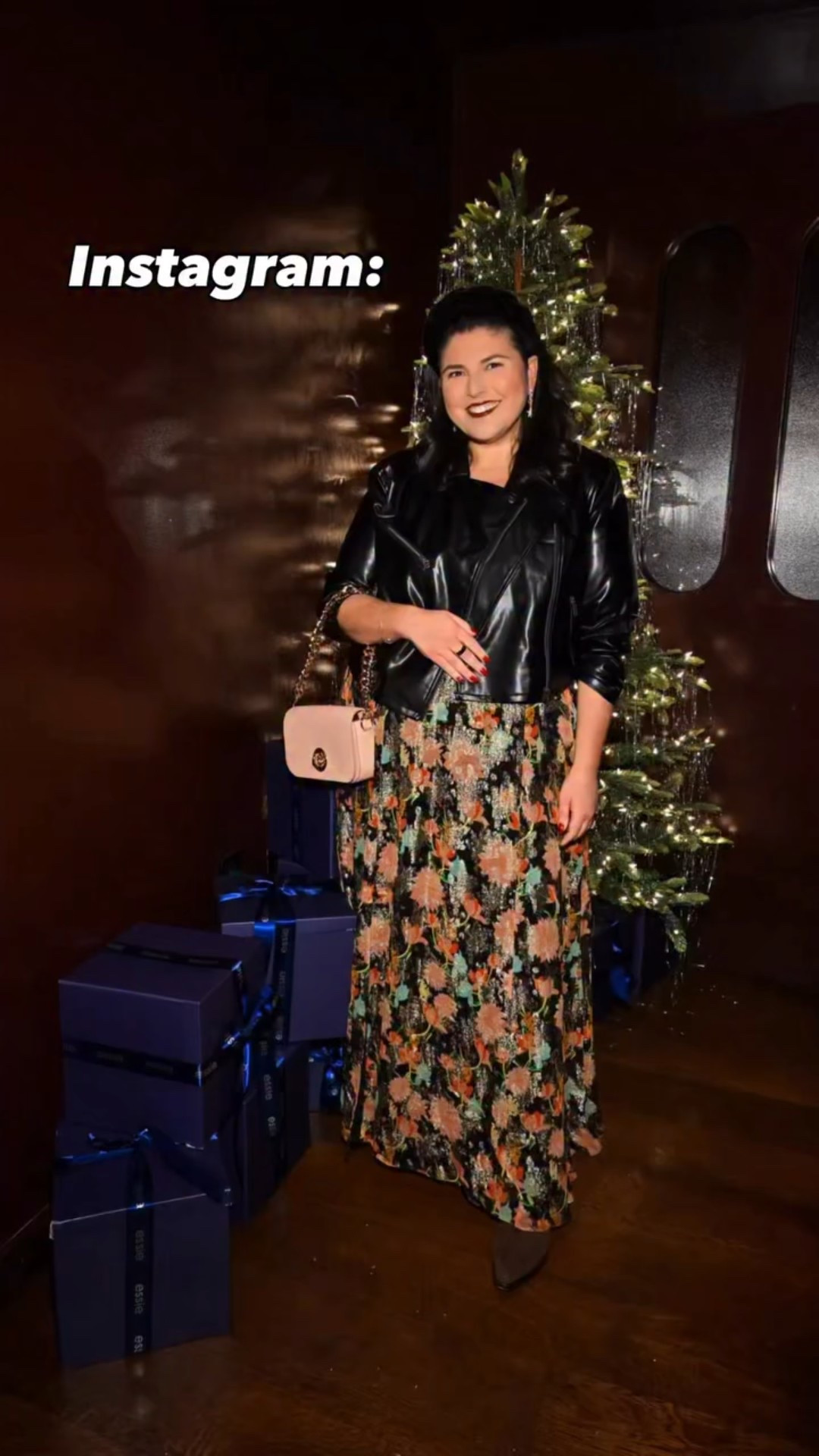 Shout out to bartenders because making good cocktails is hard. Had the best night with @essie at @theclementebar with manis and drinks. 💅🏻❤️✨

Photos by @andrewwerner 
Dress and jacket by @juneandvie
