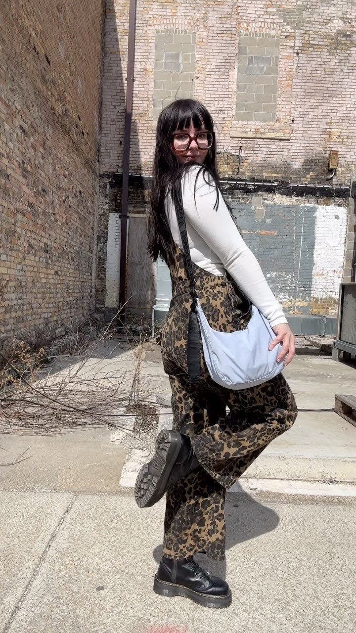 I have no balance🫠
I do have these overalls though 🥰
•
•
•
•
•
•
•
#outfitideas #ootd #fashionblogger #instadaily #styleblogger #styleinspo #outfitinspiration #styleinspiration #outfitinspo #altfashion #grungeoutfit #midwestemo #midweststyle #tumblraesthetic #pinterest