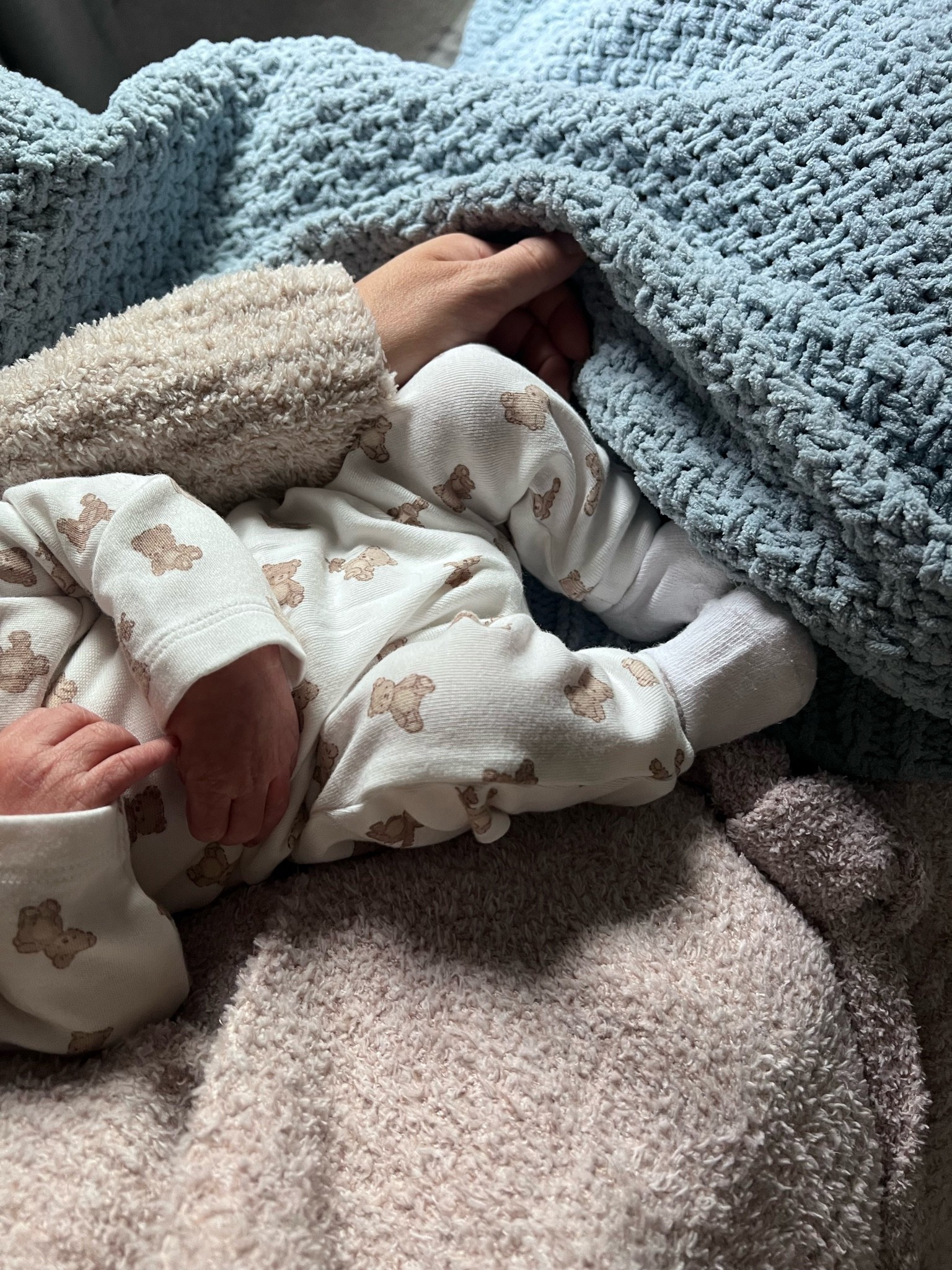 Newborn bear outfit and blue blanket from Amazon 🫶🏻🧸