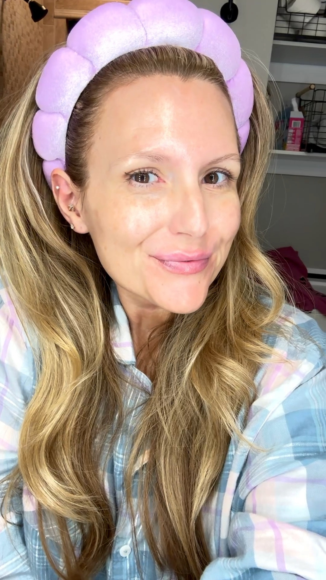 My skin’s love language? Hydration 💧
This is your sign to layer up your nighttime routine — serum, moisturizer, and that Younique Lip Mask to seal it all in 😴
#LTKskincare #SelfCareEvenings #GlowUpRoutine


#LTKselfcare #LTKStyleTip #LTKOver40