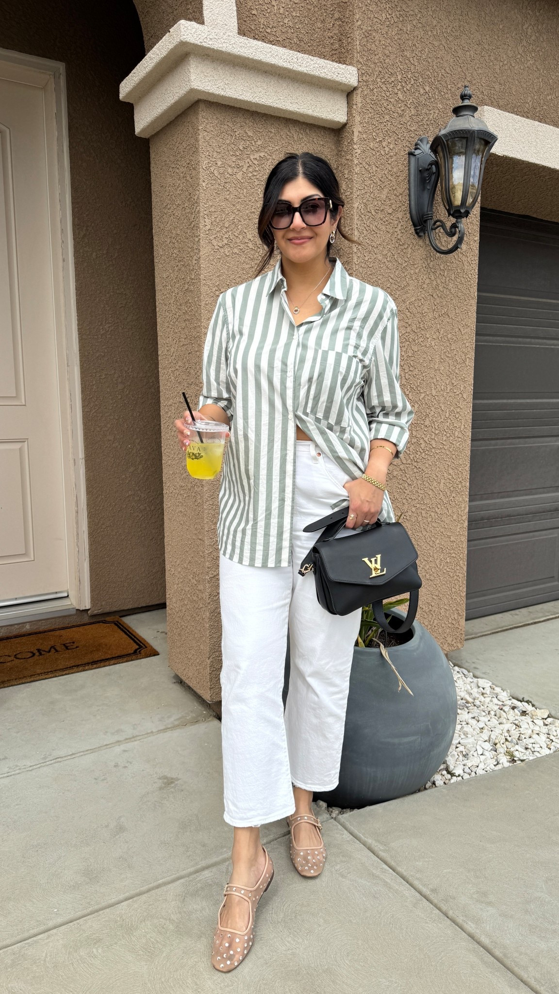 Causal spring workwear 
Wearing a button down shirt and @levi white denim jeans 

#LTKootd #LTKMidsize #LTKWorkwear
