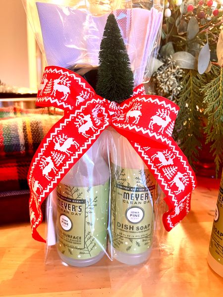 Affordable Holiday gift idea🎁🎄

Neighbor gift
Teacher gift
Friend gift

It’s something everyone uses,
Smells  good and is healthy to clean with!

-a Meyers counter top cleaner in a holiday scent
-A Meyers dish soap in a Holiday scent
- A dish towel (I like these as they don’t scream holiday yet are festive with a red stripe) I also like these really dry well and great to use over your dough to rise.


#LTKfindsunder50 #LTKGiftGuide #LTKhome