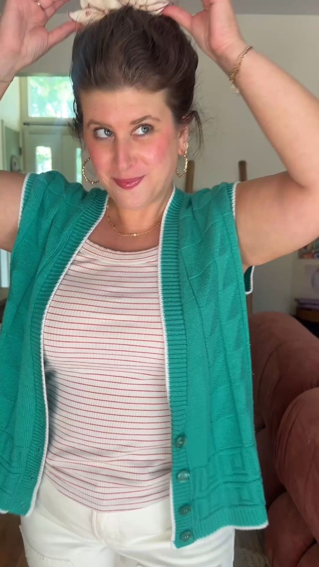 Thrifted the funky sweater vest & paired it with a striped tank! An easy way to style white denim 💃


#whitedenim #maximalist #dopaminedressing #thriftedstyle #ootd