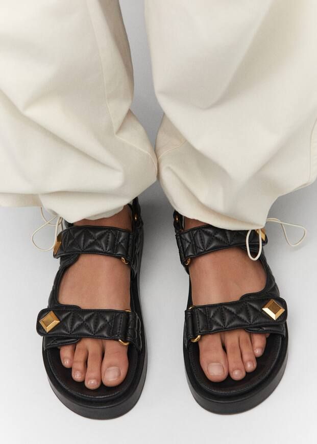 Gepolsterte Sandale mit Klettverschluss | MANGO (DE)