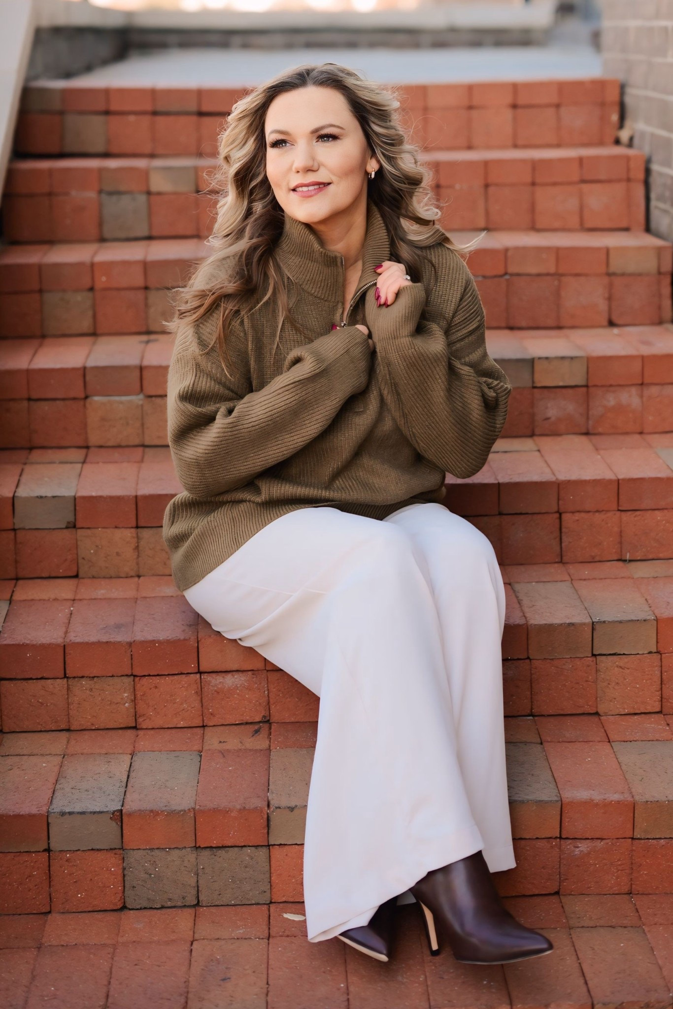 A cozy neutral moment that feels polished and effortless. I love pairing a soft knit with tailored wide leg trousers for an elevated everyday look that works from meetings to errands without missing a beat.

neutral outfit, winter workwear, olive sweater, wide leg pants, elevated everyday style, chic neutrals, founder style, AudrieDollins

#LTKOver40 #LTKFindsUnder100 #LTKWorkwear