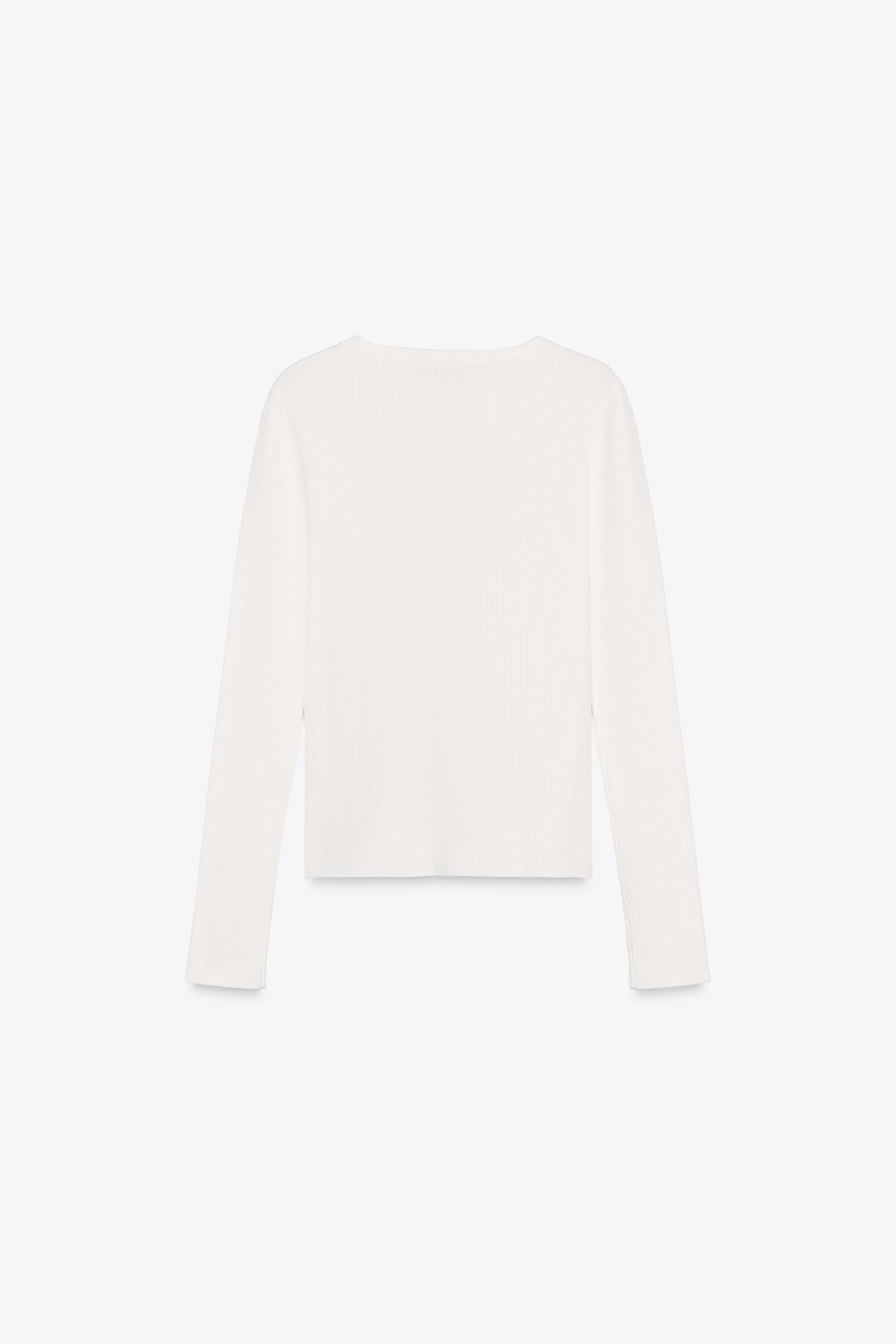 Fitted round neck long sleeve jacket. Side vents at hem. Irregular metal button front closure. | Zara US
