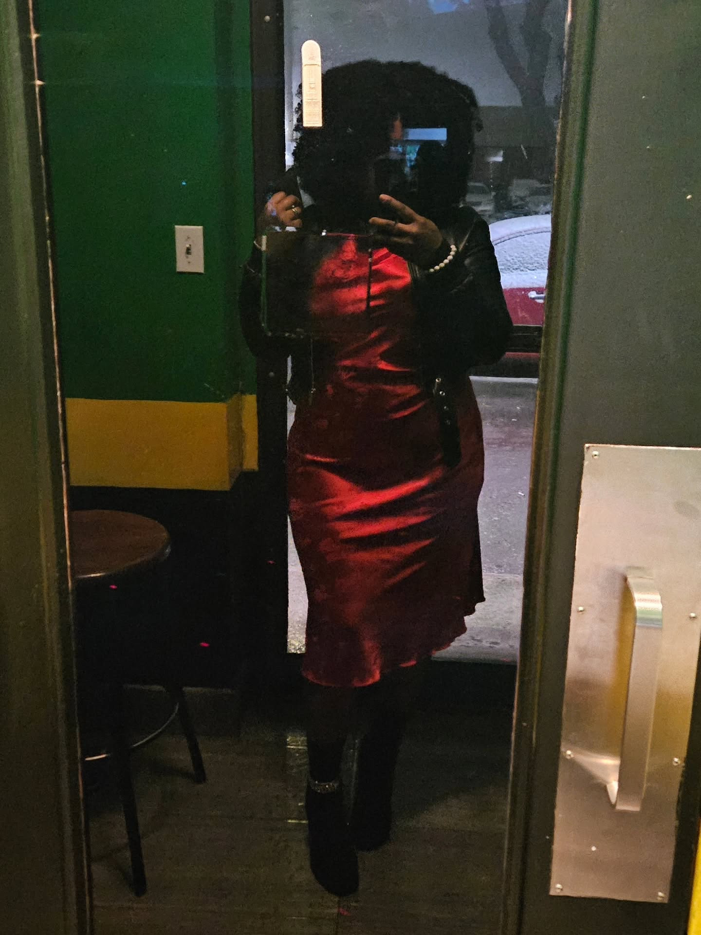 One time you couldn't catch me in red at alllllll!!!! My my my how times have changed. 

Favorite color is still blue tho
Princy 💙

@bebe 
@zara 

 