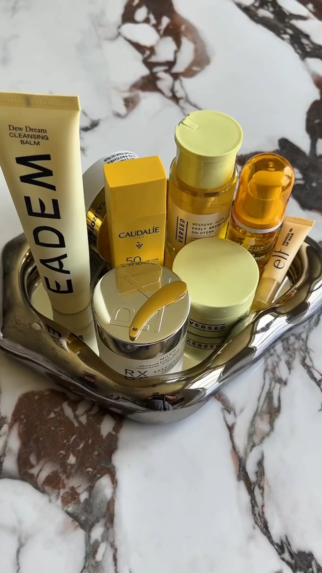 What my skin eats in a day “butter yellow edition” cause it’s my fave color rn duhhhhh. 

What color should I do next? 

@eadem.co love this gel cleanser 
@versed resurface mask 10/10
Versed Toner perfect for brightening 
@erborian_usa yuzu serum creates glass skin
@peterthomasrothofficial 24k eye masks are a musttt 
@beautybio I’m addicted to this extractor device 
@beekman1802 face cream is goals and so silly
@caudalieus spf my new fave 
@elfcosmetics lip balm is a must for the summer 

#asmr #asmrskincare #whatmyskineats #skincareroutine #skincaregoals #dallasinfluencer #lainfluencer

#LTKBeauty #LTKU