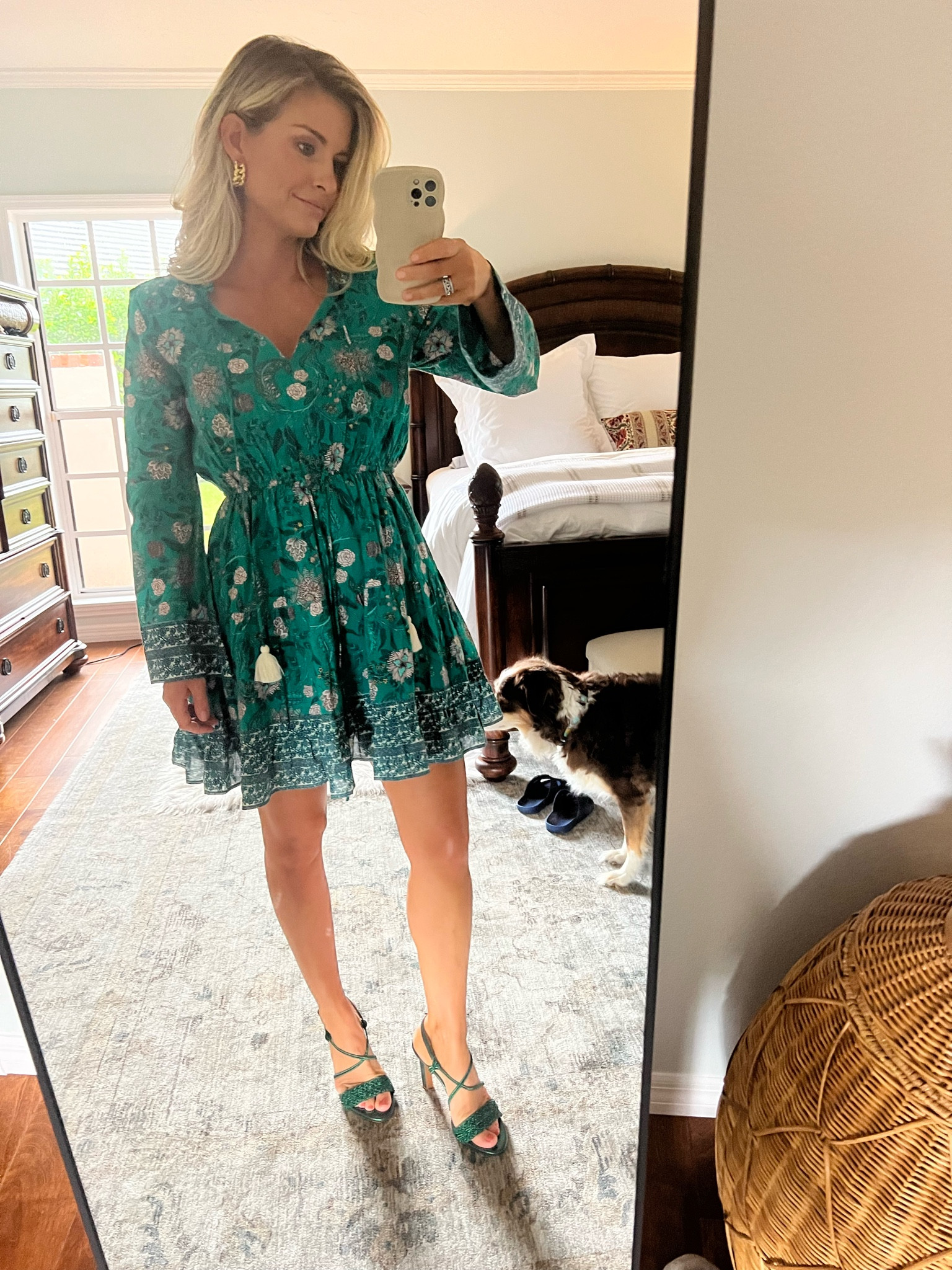 Last night’s look

#LTKparties #LTKSeasonal