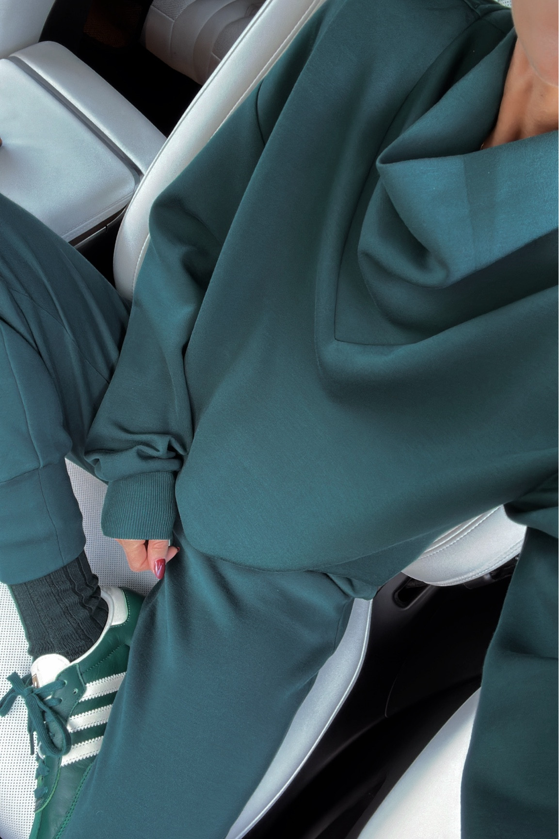 Love this new colorway from @varley 
So beautiful for fall and winter 
Pants are short gal friendly, wearing an xxs
Pullover has a drawstring- wearing Xs 
Socks are so soft and plush 
#invarley #ad 

#LTKOver40