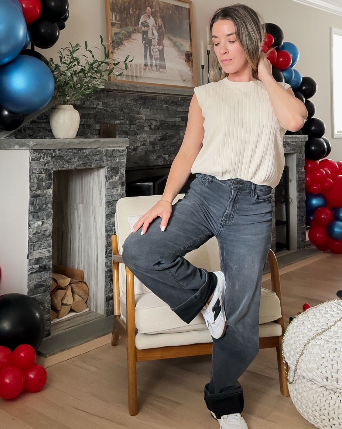 My favorite thing about lounge sets, 1) they are effortless
2) I can mix the tops with jeans and look put together & cozy 

Jeans: Vici 25
Top: Amazon set xs
(This set I've had for y e a r s and still washes well)
Sneaked: new balance 6.5

#LTKootd #LTKSpringSale #LTKPetite