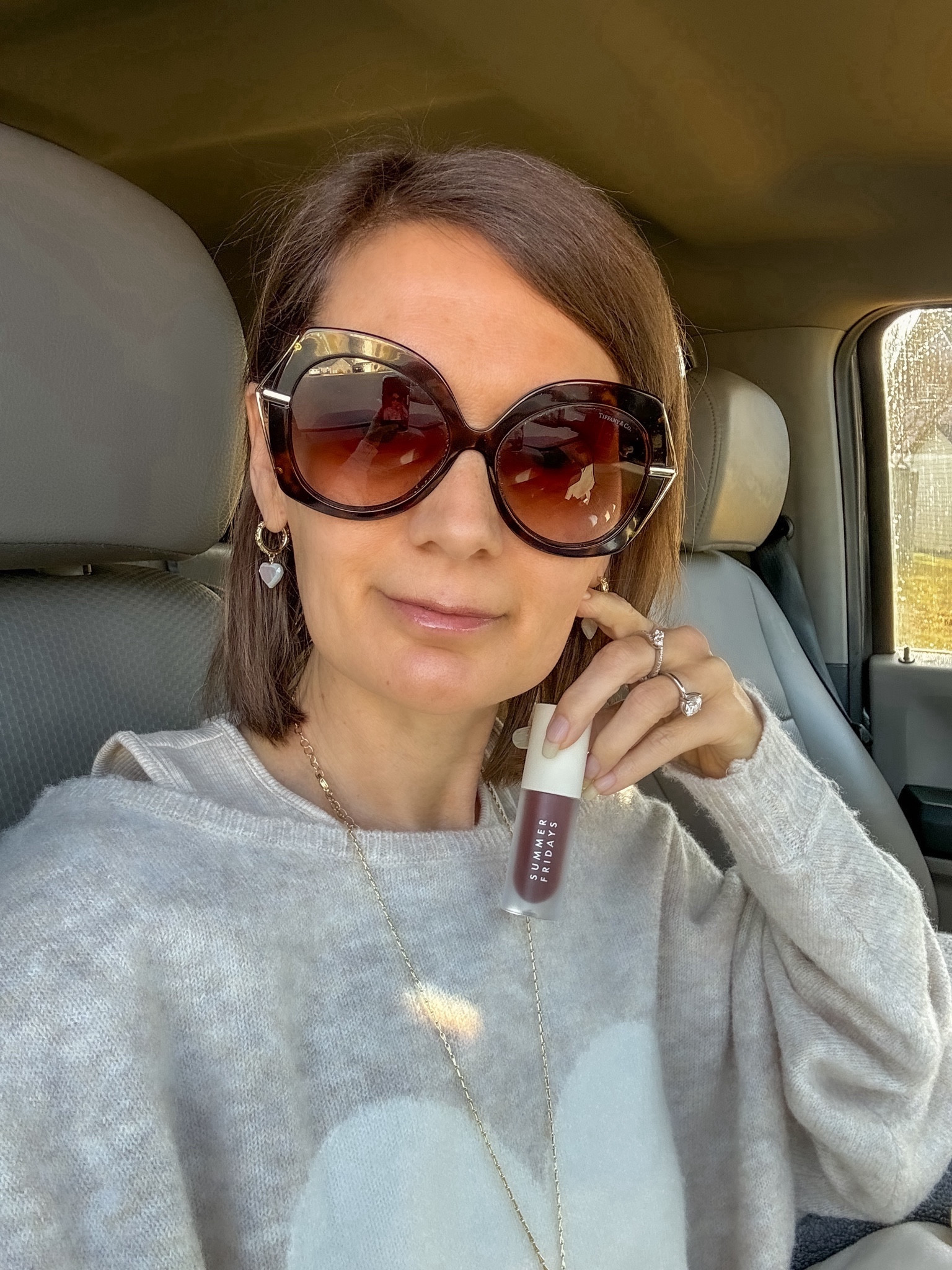 Summer Fridays Dream Lip Oil in Rosewood Nights! Comes in a total of 4!different colors. So good, not sticky at all! 
Kendra Scott gold pearl heart earrings, comes in 3 colors so perfect for Valentine’s Day! America Eagle ballet neck heart sweater. Sold out in my color but available in pink with a cream heart. 

 

#LTKMostLoved #LTKfindsunder50 #LTKbeauty