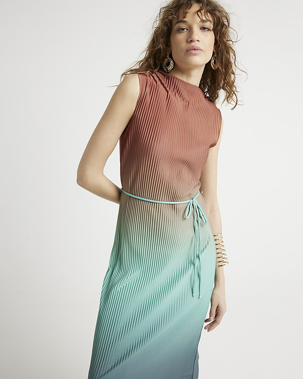 Brown plisse ombre bodycon midi dress | River Island (UK & IE)