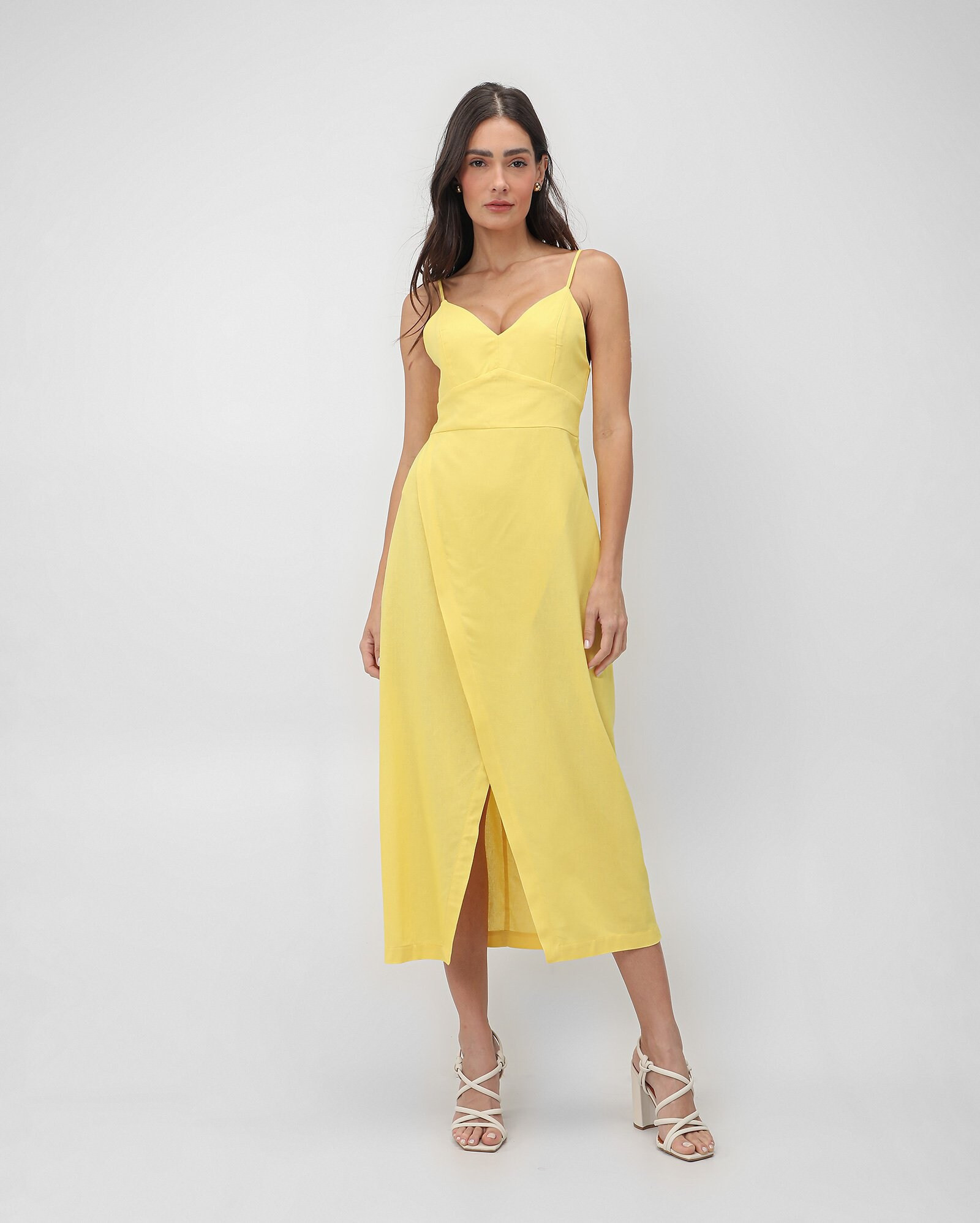 Vestido midi viscolinho transpassado decote v amarelo | AK by Riachuelo | Riachuelo (BR)