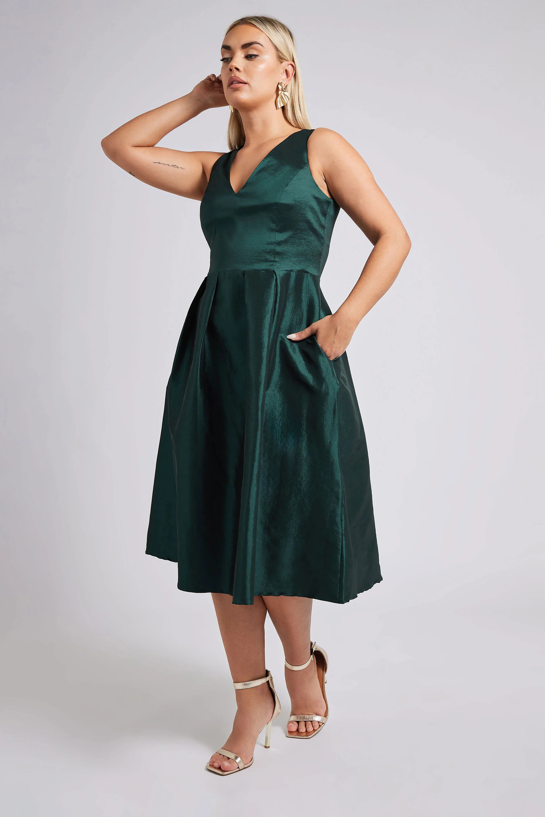 YOURS LONDON Plus Size Emerald Green Pleated V-Neck Midi Dress | Yours Clothing UK