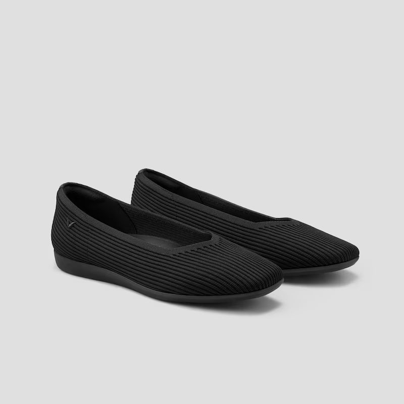 Lightweight Square-Toe V-Cut Flats (Margot Walker) | VIVAIA