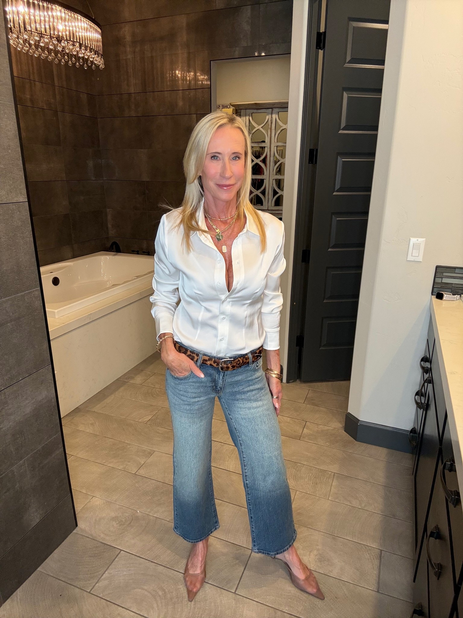 Best silk blouse!


#LTKOver40 #LTKdayinmylife #LTKootd