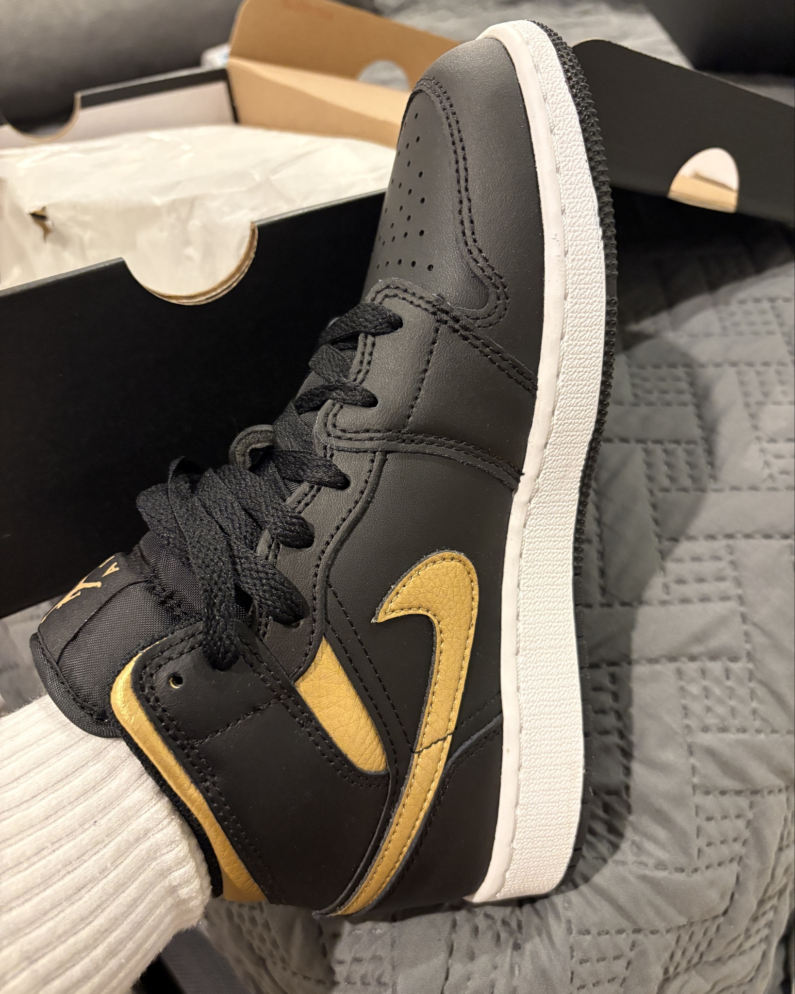 Jordan 1s Mid


#LTKOver40 #LTKShoeCrush #LTKStyleTip