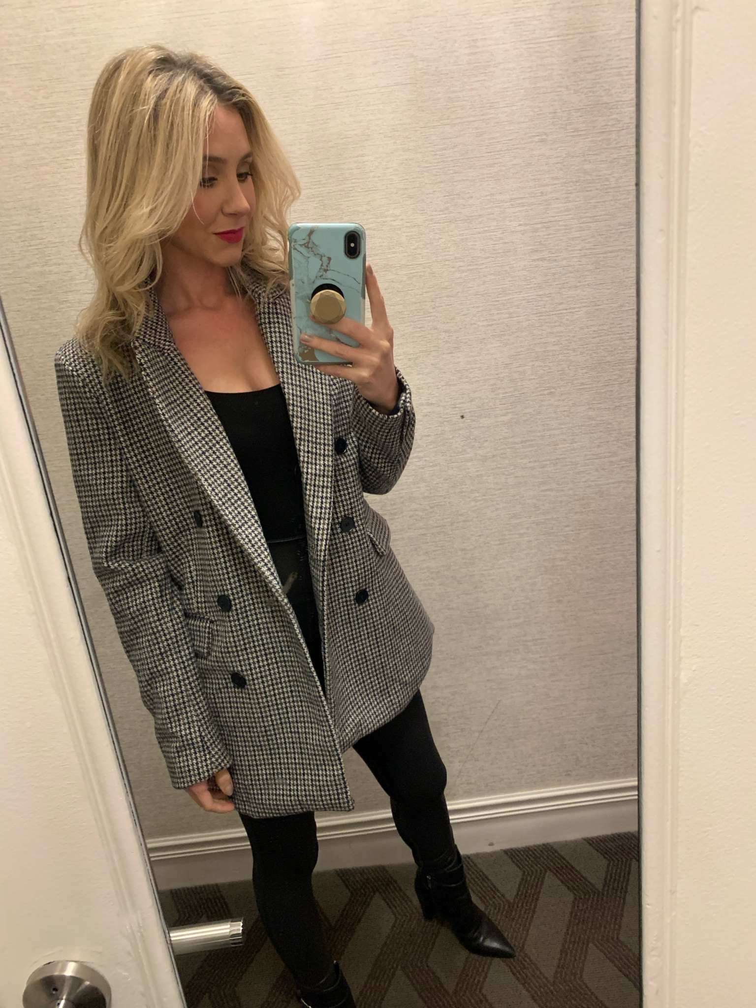 Holiday party
Blazer 
Leather leggings 
Spanx leggings 

#LTKworkwear #LTKHoliday #LTKSeasonal