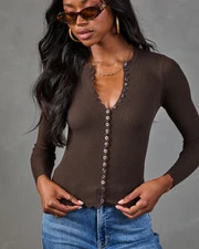 Amiah Ribbed Scallop Trim Long Sleeve Top | VICI