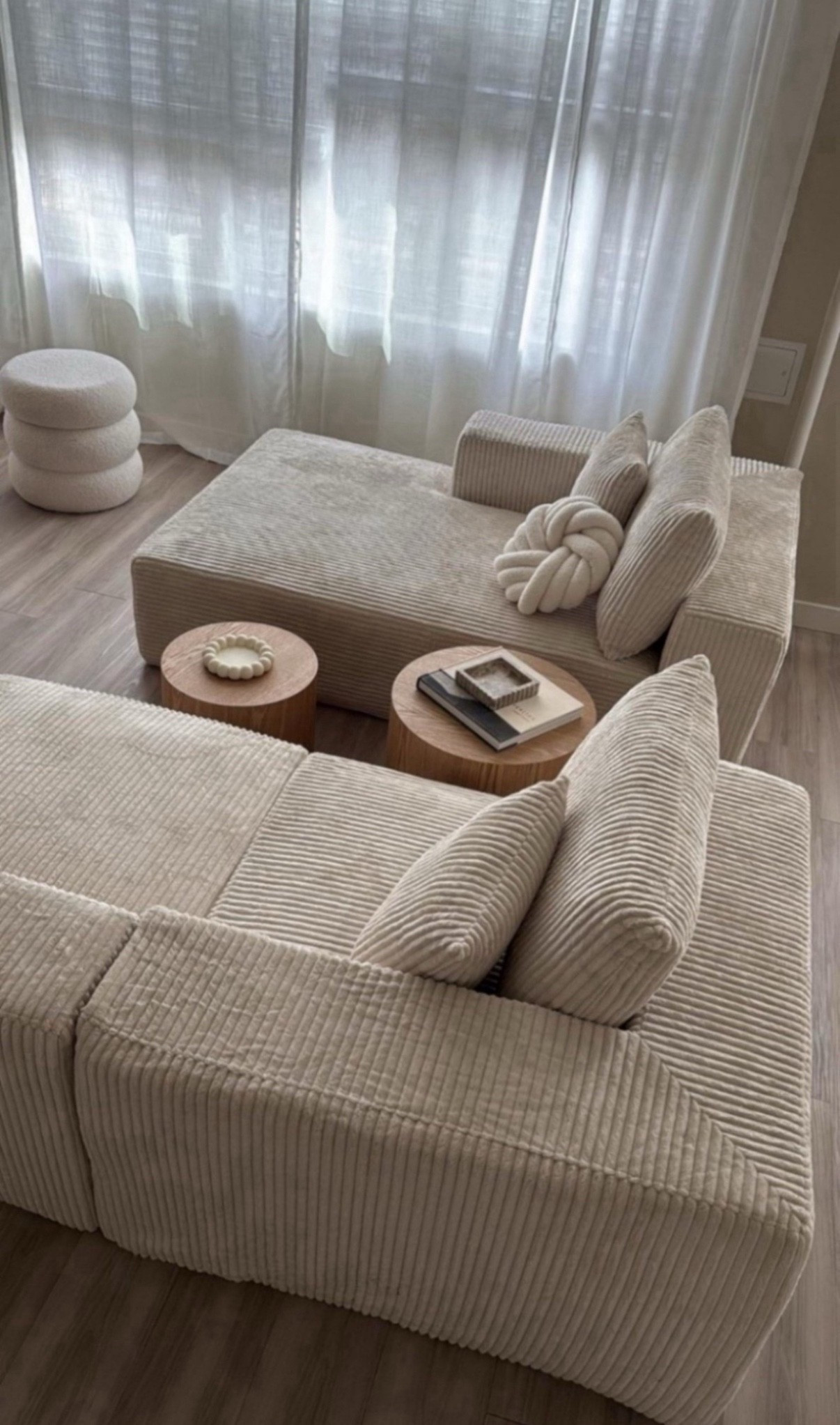 no assembly needed.  comfortable self inflating modular sofa.  
update: had it for 1,5 years.  still in PERFECT shape.  best thing i ever bought.  linked exact dude tables too

neutral home, assembly free sofa, cloud sofa, modular couch , l shelf couch #modularsofa #neutralhome #smallspace #apartmentsofa #apartmentfurniture