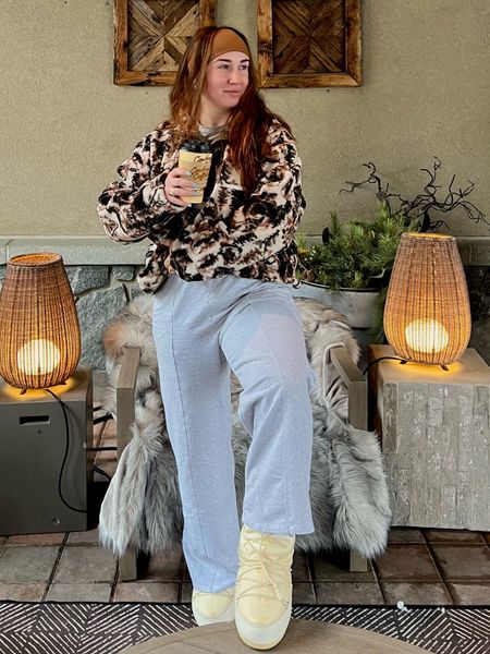 Coffee run outfit! Pullover is old Columbia men’s fleece pullover and sweats are old Abercrombie. Very easy look to recreate and the best for cold days. 

moon boots, moon boot outfit, coffee outfit, comfy casual outfitt

#LTKSeasonal #LTKfindsunder100 #LTKtravel