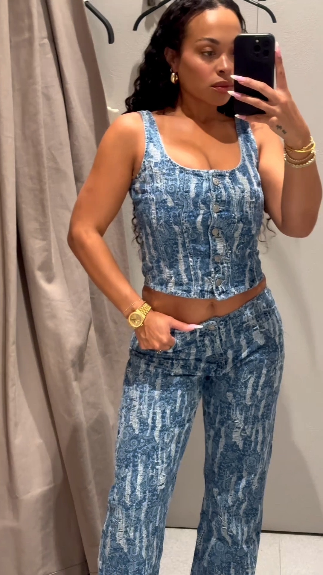 Denim on Denim 🩶

#LTKMidsize #LTKItBag