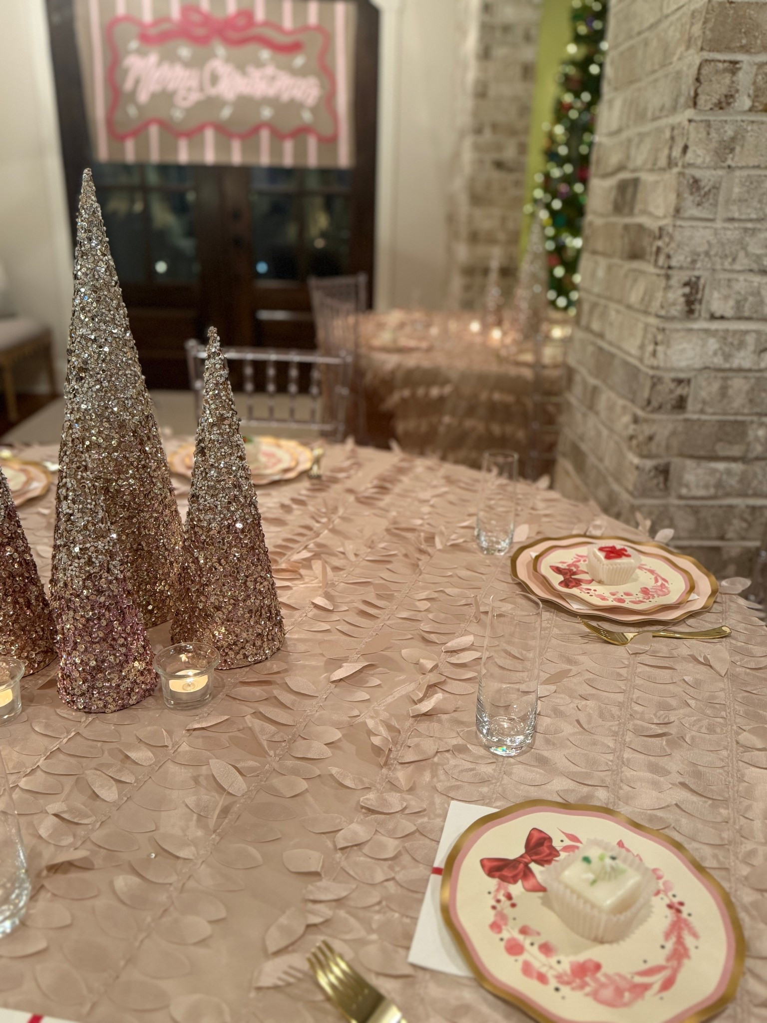 The sweetest and most beautiful Christmas Party table scape! 
#christmas #tablescape #party #holiday #pink

#LTKHoliday #LTKHome