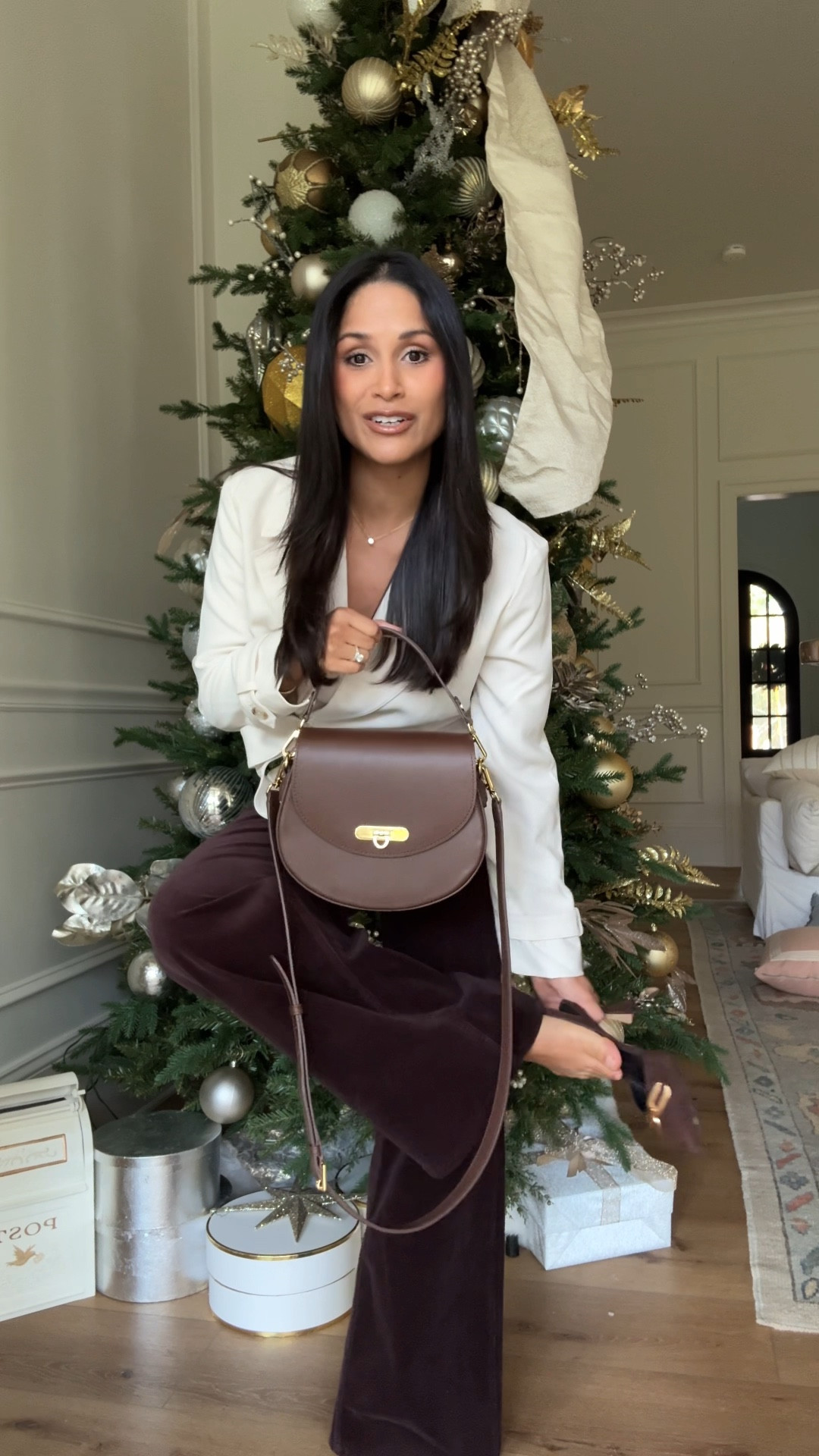 Take 30% OFF my @spanx brown corduroy pants and 20% OFF my trench top!
Also, take an extra 30% OFF my heels with code: BLACKFRIDAY

You can also take 20% OFF my Sophia saddle bag with code: HAUTE20

#giginewyork #chocolatebrownbag #spanx

#LTKSaleAlert #LTKCyberWeek