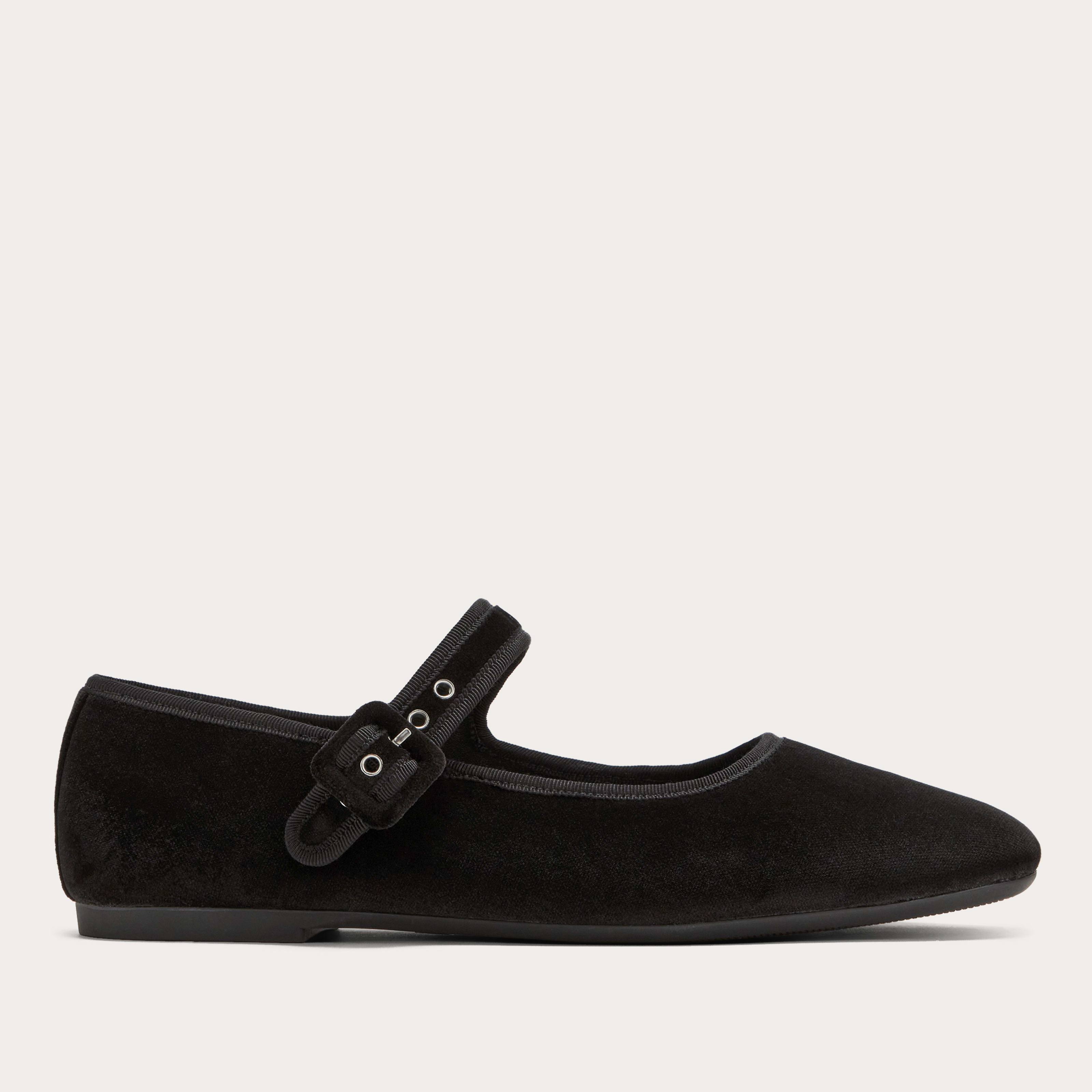 Day Buckle Mary Jane by Everlane in Black Velvet, Size 7 | Everlane