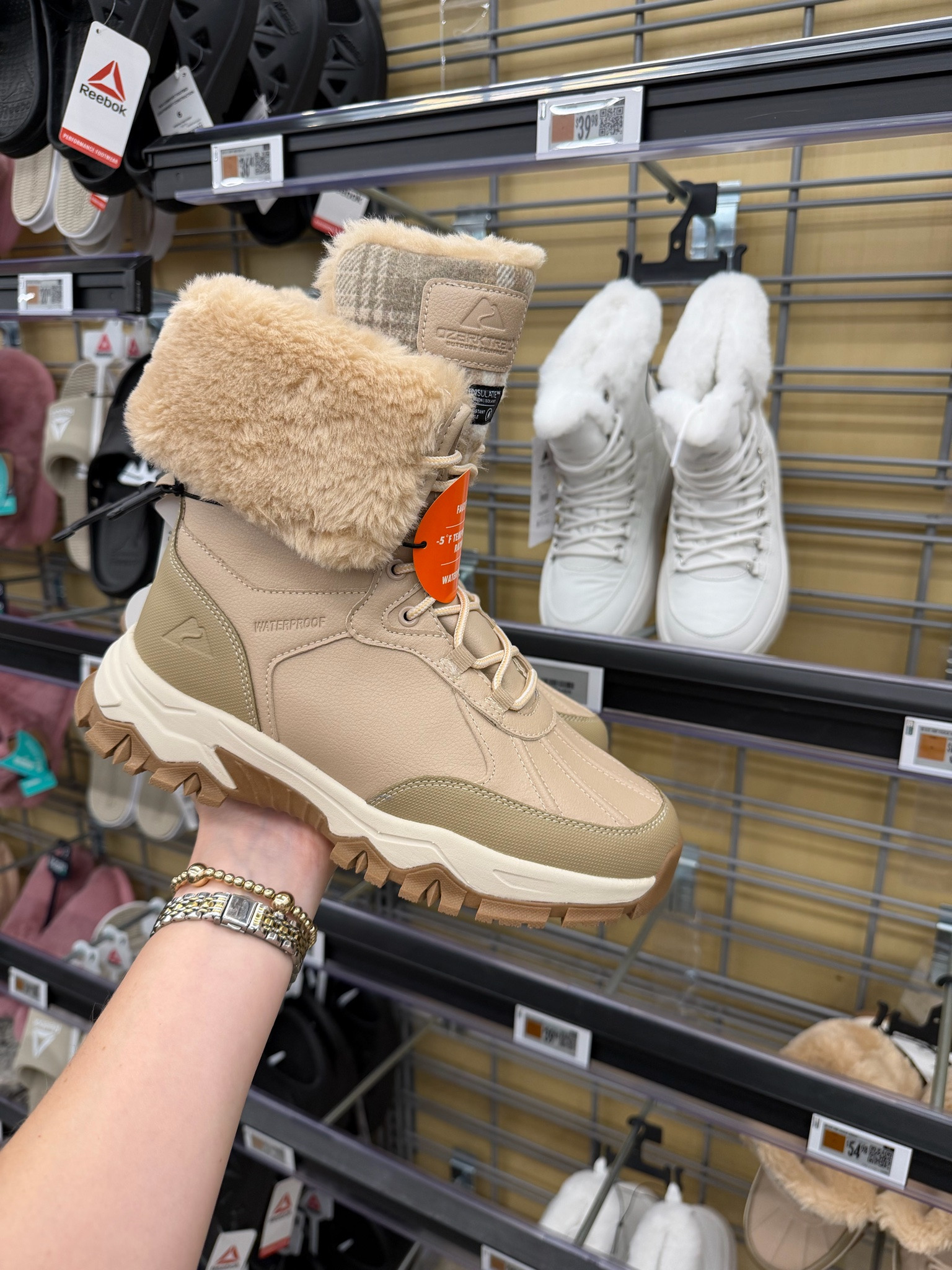 Winter boots at Walmart, remind me of Sorel #walmartfashion